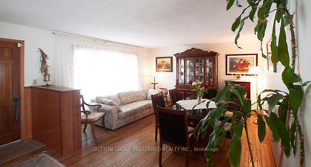 802 Phyllis Street, London South, ON N6J 2Z5 photo 2
