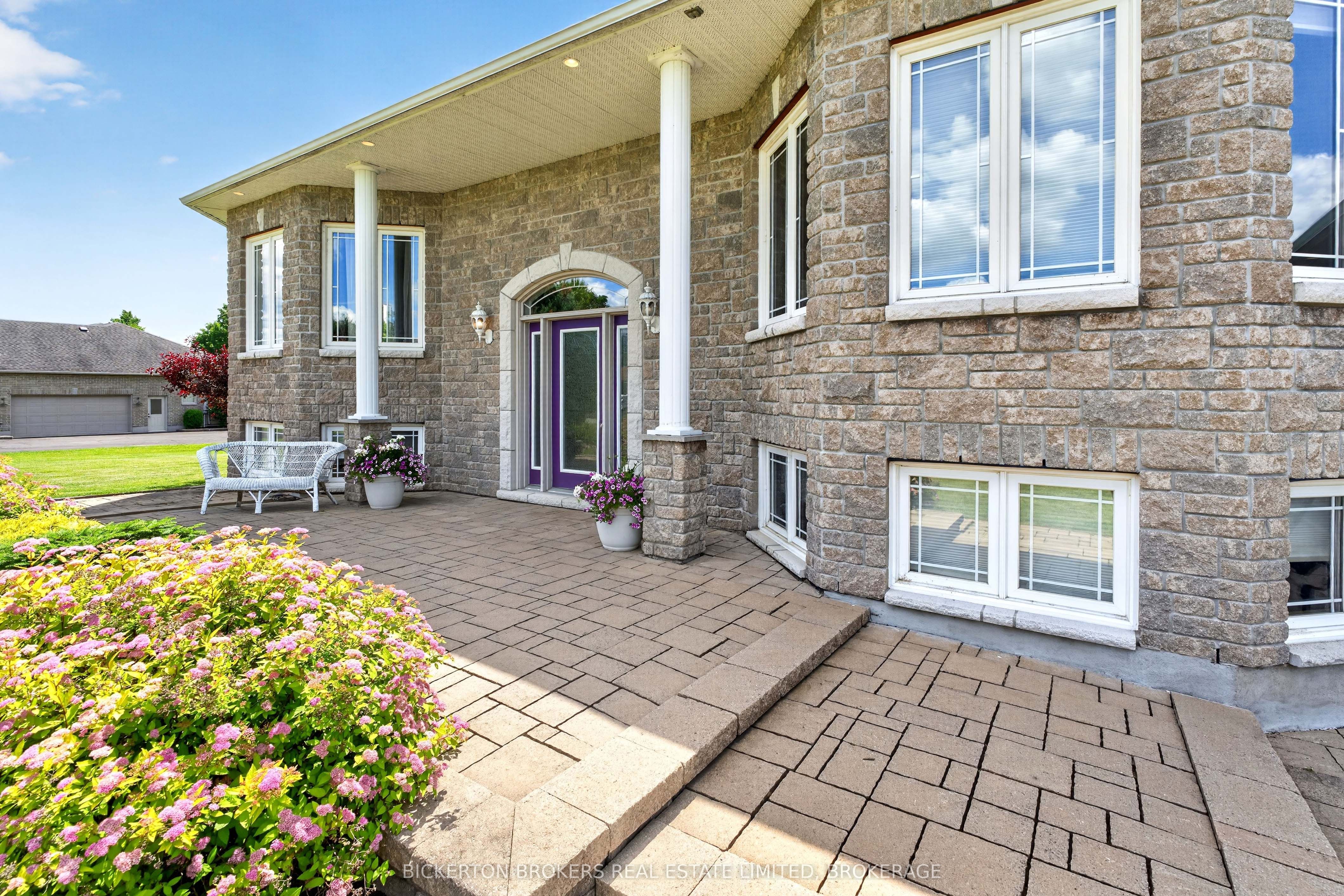 14 Apple Blossom Drive, Augusta, ON K6V 5T1 photo 2