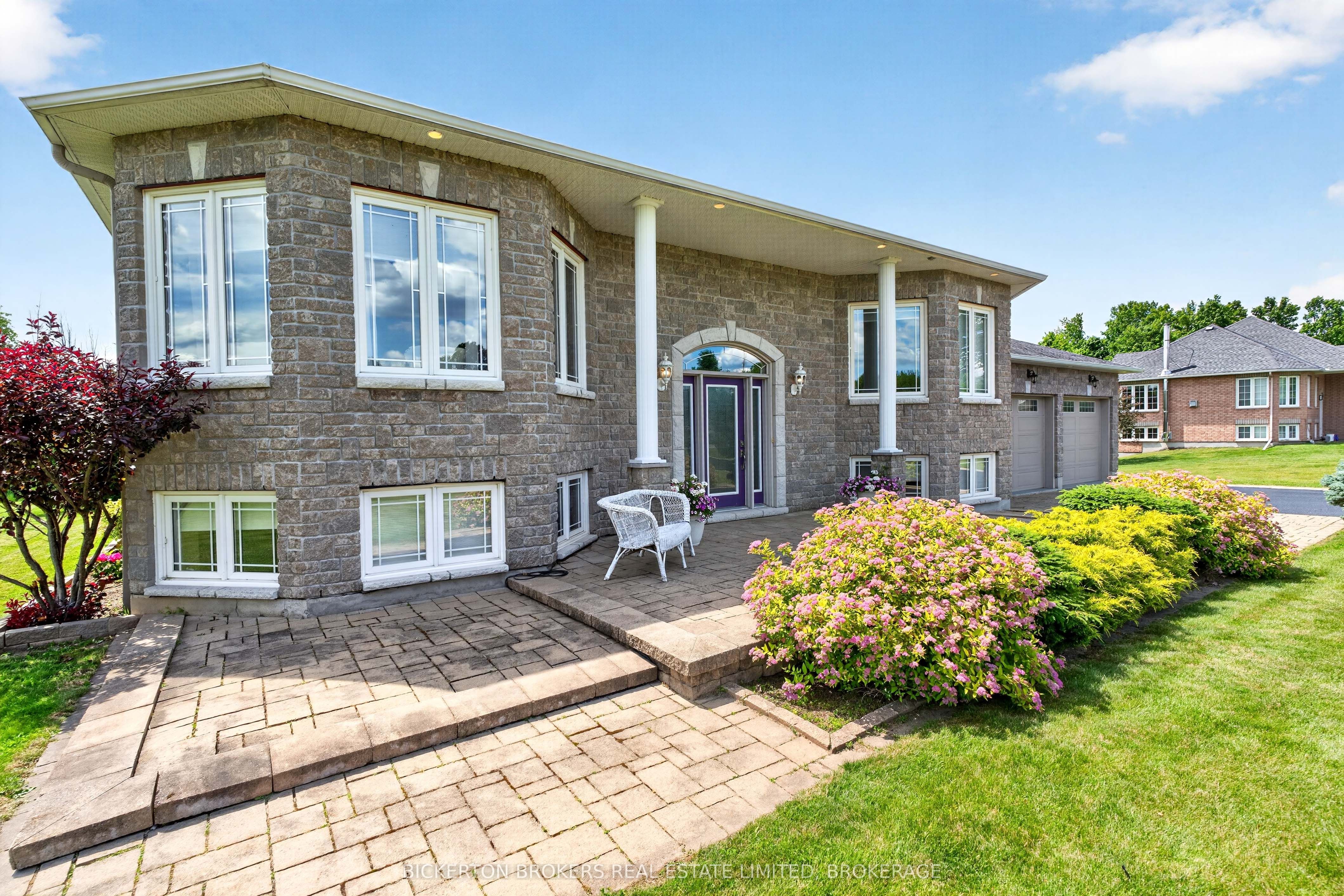 14 Apple Blossom Drive, Augusta, ON K6V 5T1 photo 3
