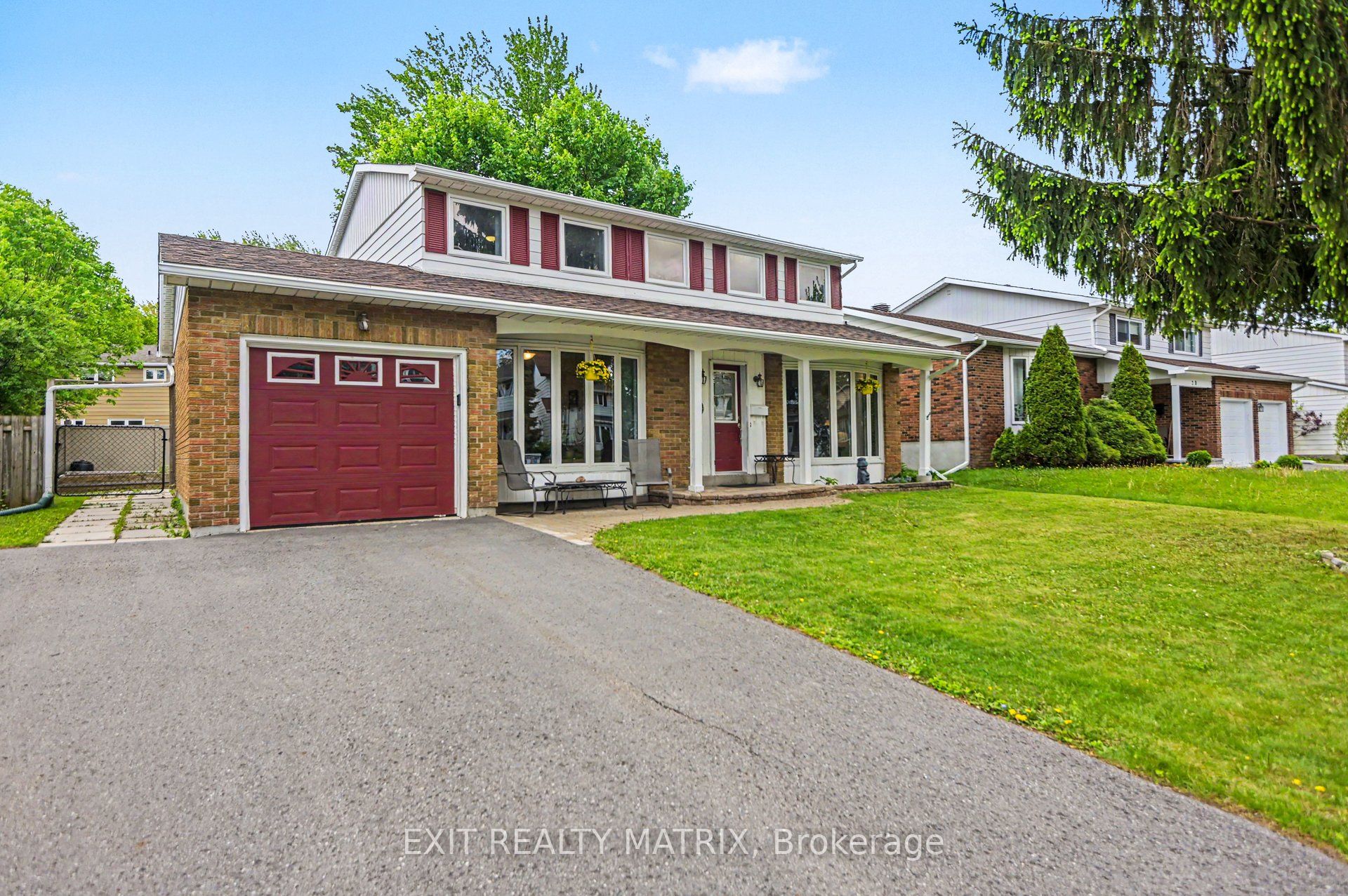18 Highpark Crescent, Blackburn Hamlet, ON K1B 3G8 photo 2