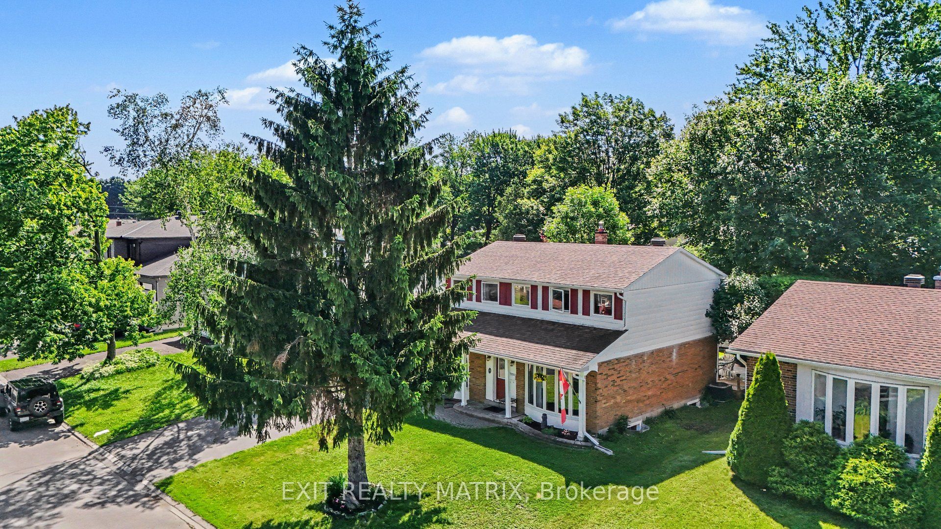 18 Highpark Crescent, Blackburn Hamlet, ON K1B 3G8 photo 3