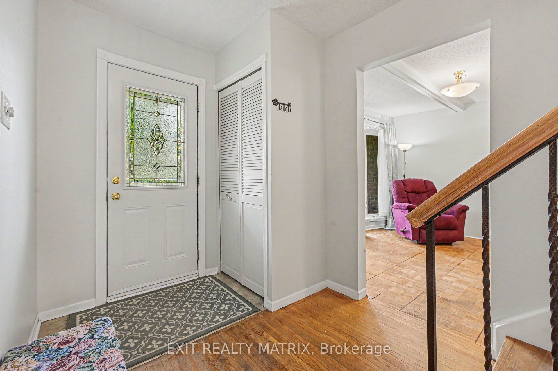 18 Highpark Crescent, Blackburn Hamlet, ON K1B 3G8 photo 4