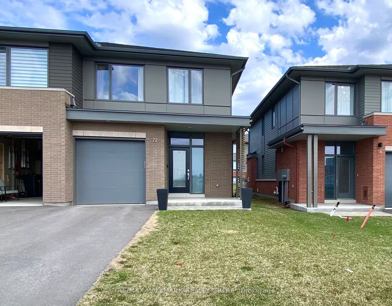72 W MICHAEL STOQUA Street W, Manor Park - Cardinal Glen and Area, ON K1K 5A2