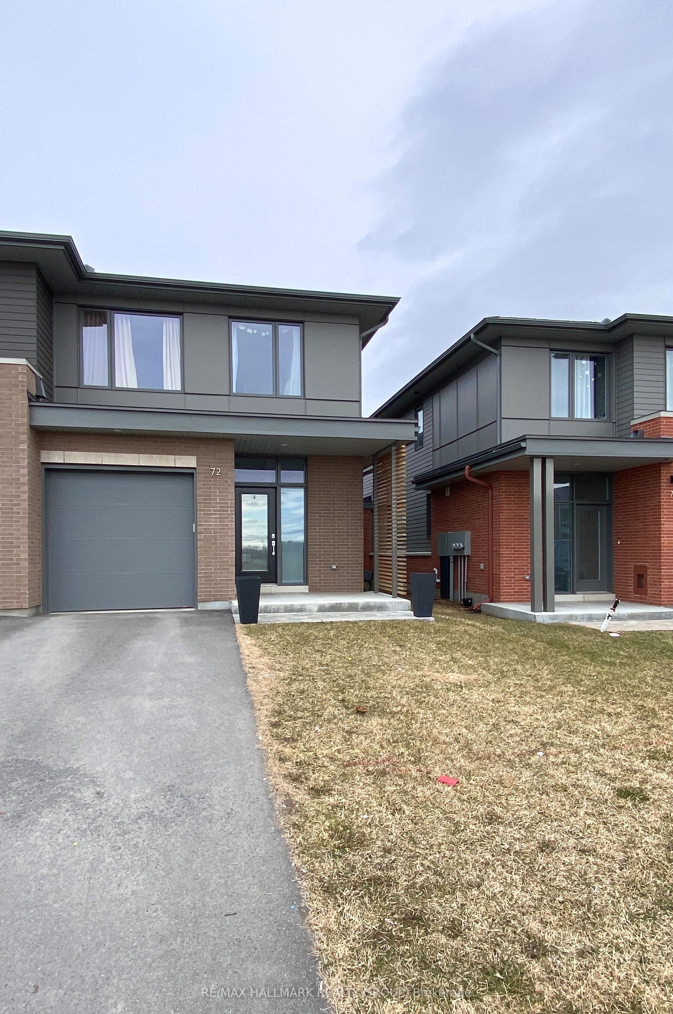 72 W MICHAEL STOQUA Street W, Manor Park - Cardinal Glen and Area, ON K1K 5A2 photo 3