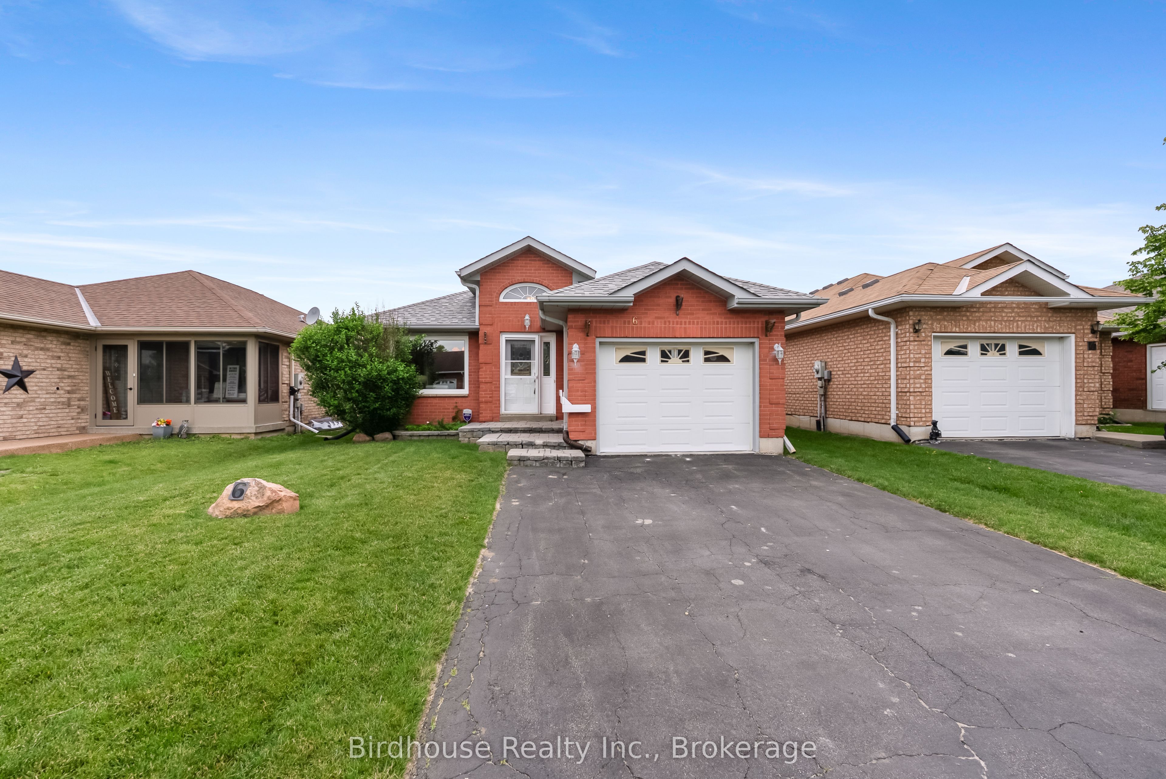 6 Eakins Crescent, Kawartha Lakes, ON K9V 6H8 photo 2