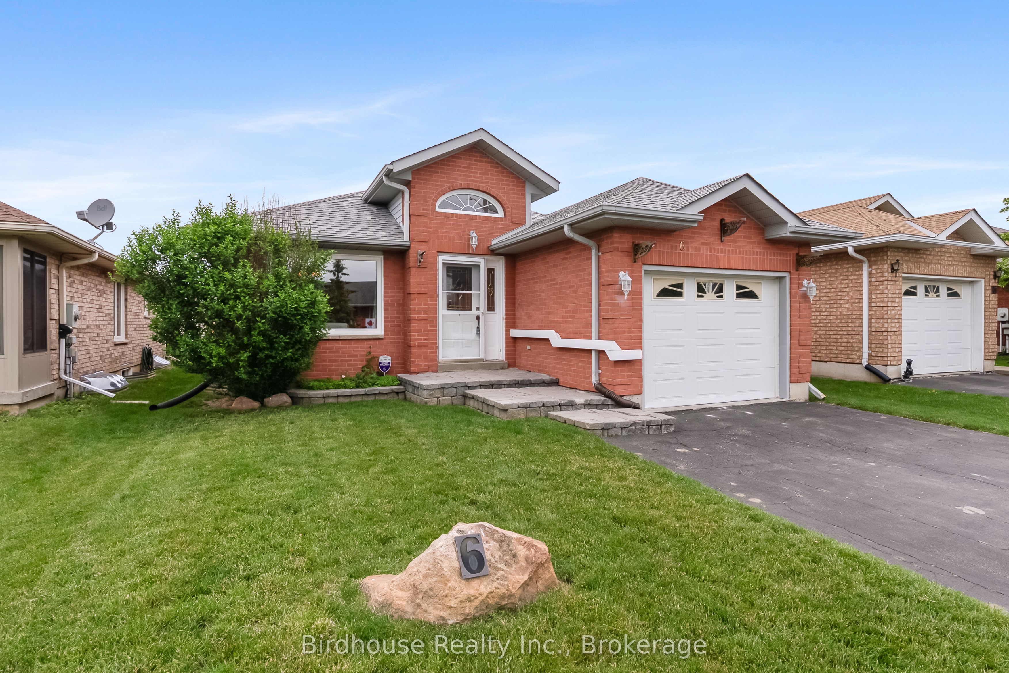 6 Eakins Crescent, Kawartha Lakes, ON K9V 6H8 photo 3