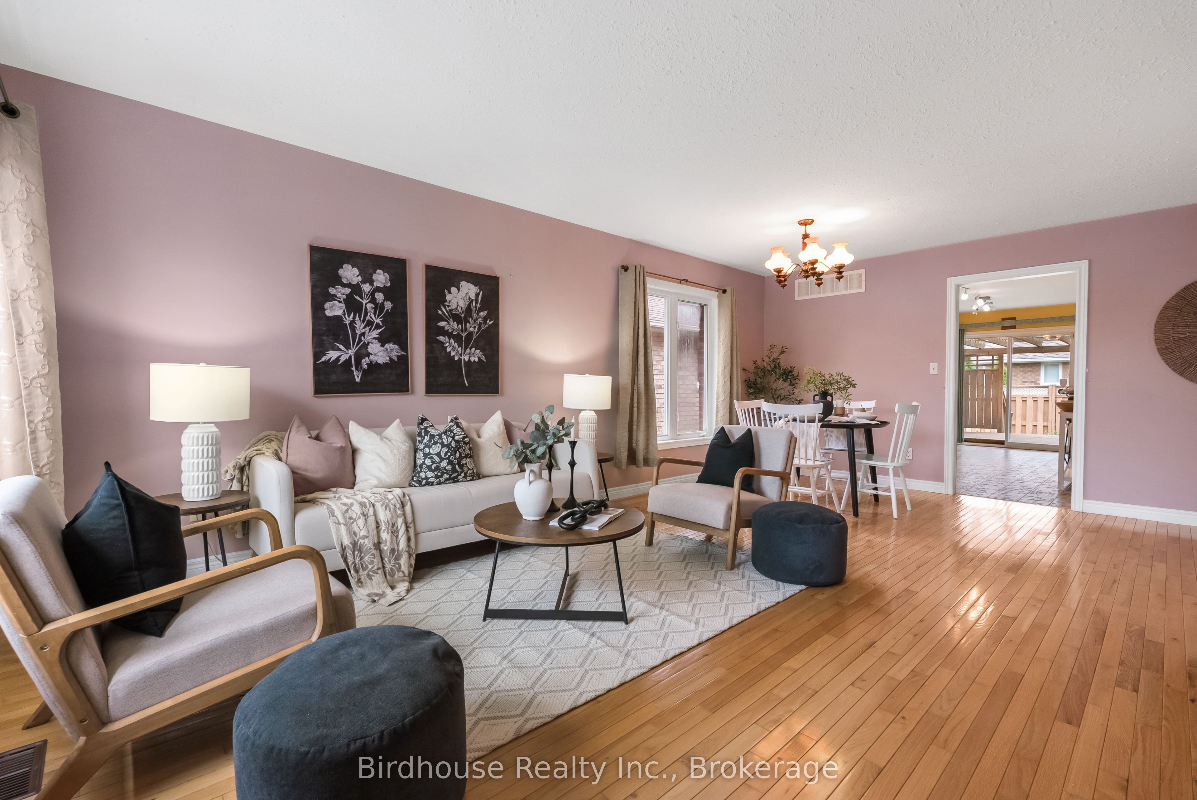 6 Eakins Crescent, Kawartha Lakes, ON K9V 6H8 photo 4