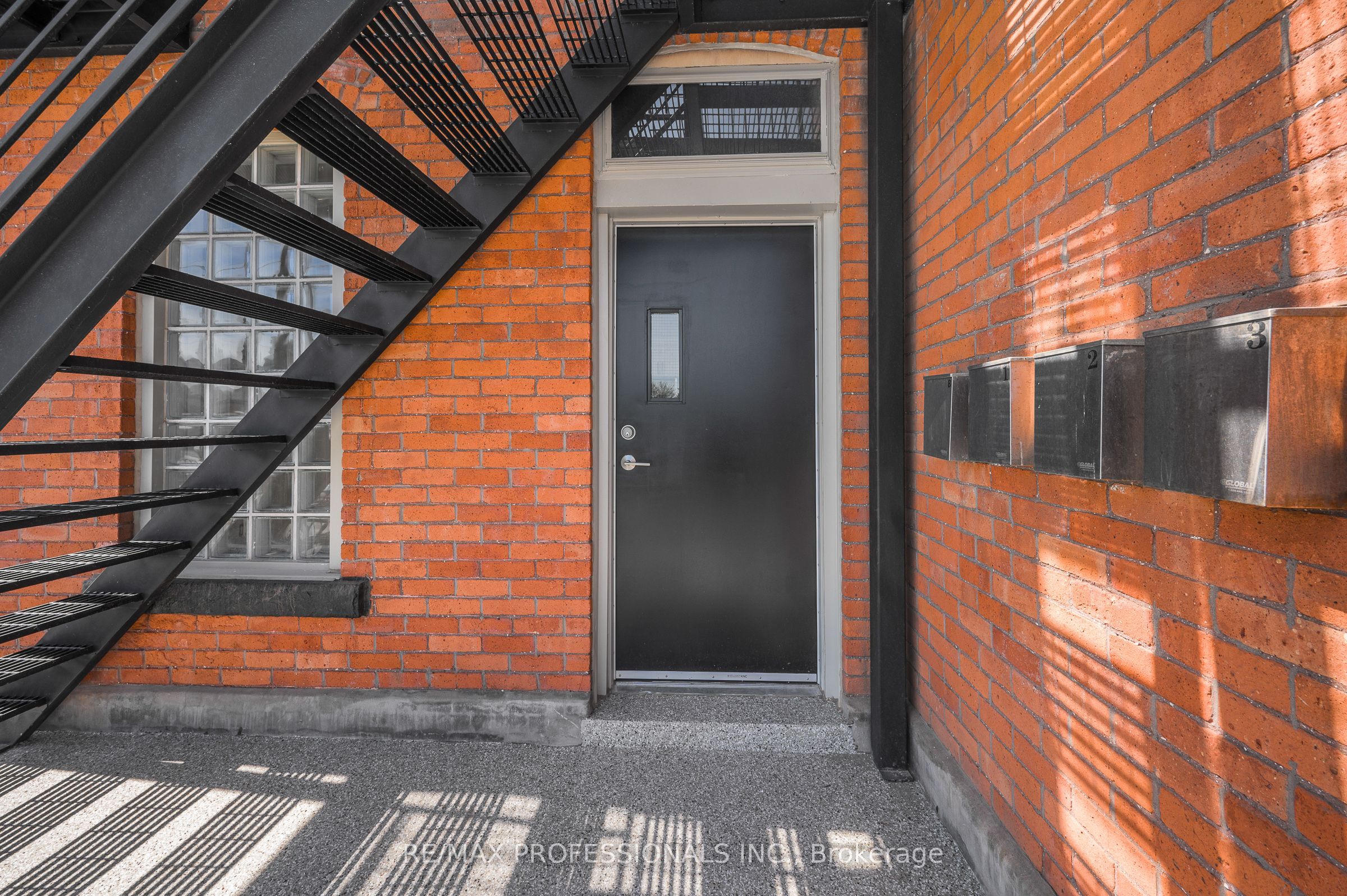 388 Wilson Street #1, Hamilton, ON L8L 1S9 photo 2