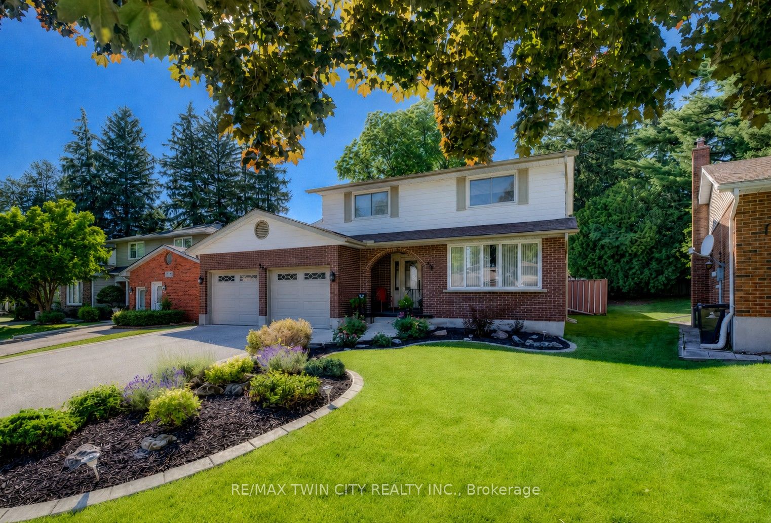 54 Stonegate Drive, Kitchener, ON N2A 2Z1 photo 2