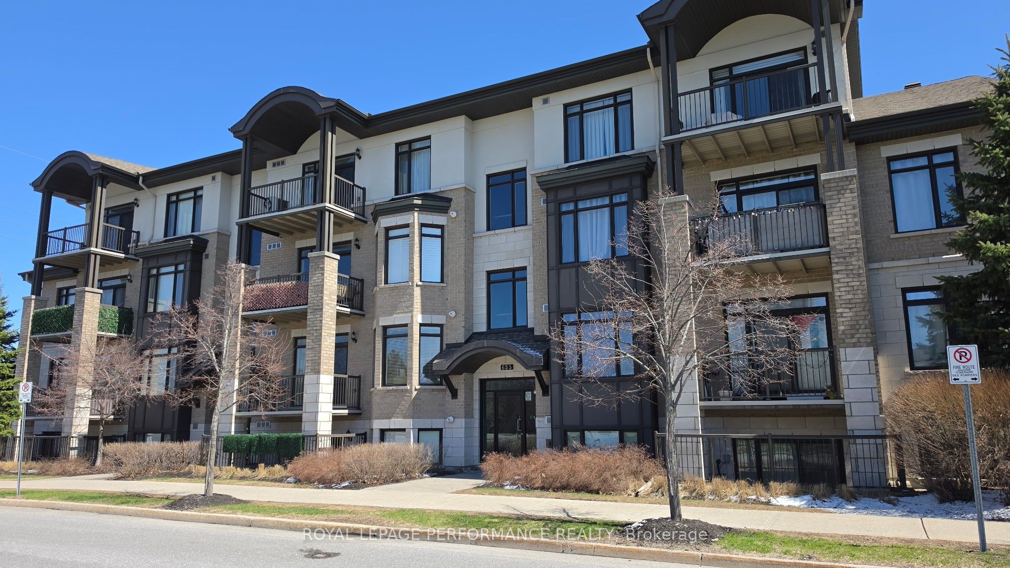 655 Beauparc Private 101, Cyrville - Carson Grove - Pineview, ON K1J 0B6 photo 2