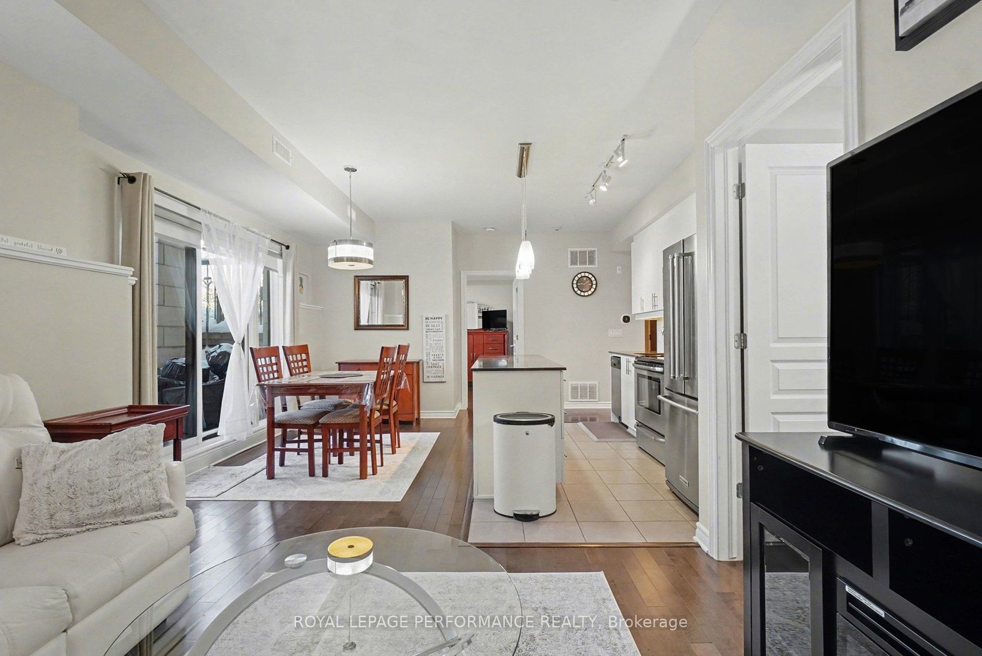 655 Beauparc Private 101, Cyrville - Carson Grove - Pineview, ON K1J 0B6 photo 5