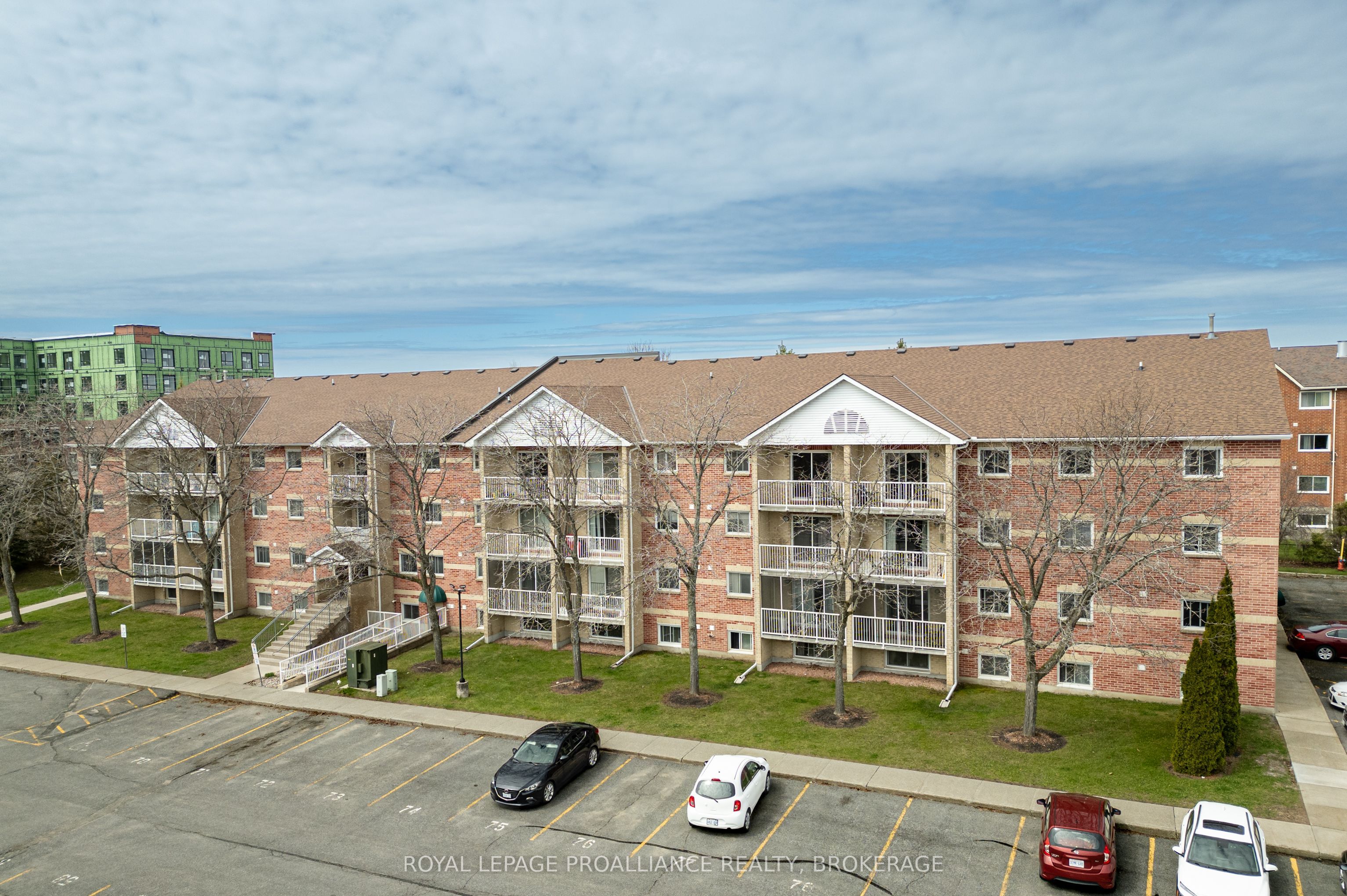 316 Kingsdale Avenue 411, Kingston, ON K7M 8S2 photo 2