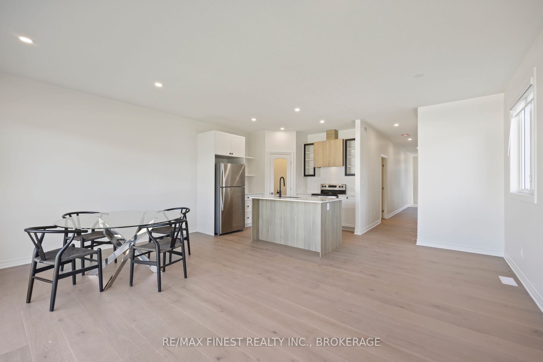 192 HERITAGE PARK Drive, Greater Napanee, ON K7R 3X8 photo 5