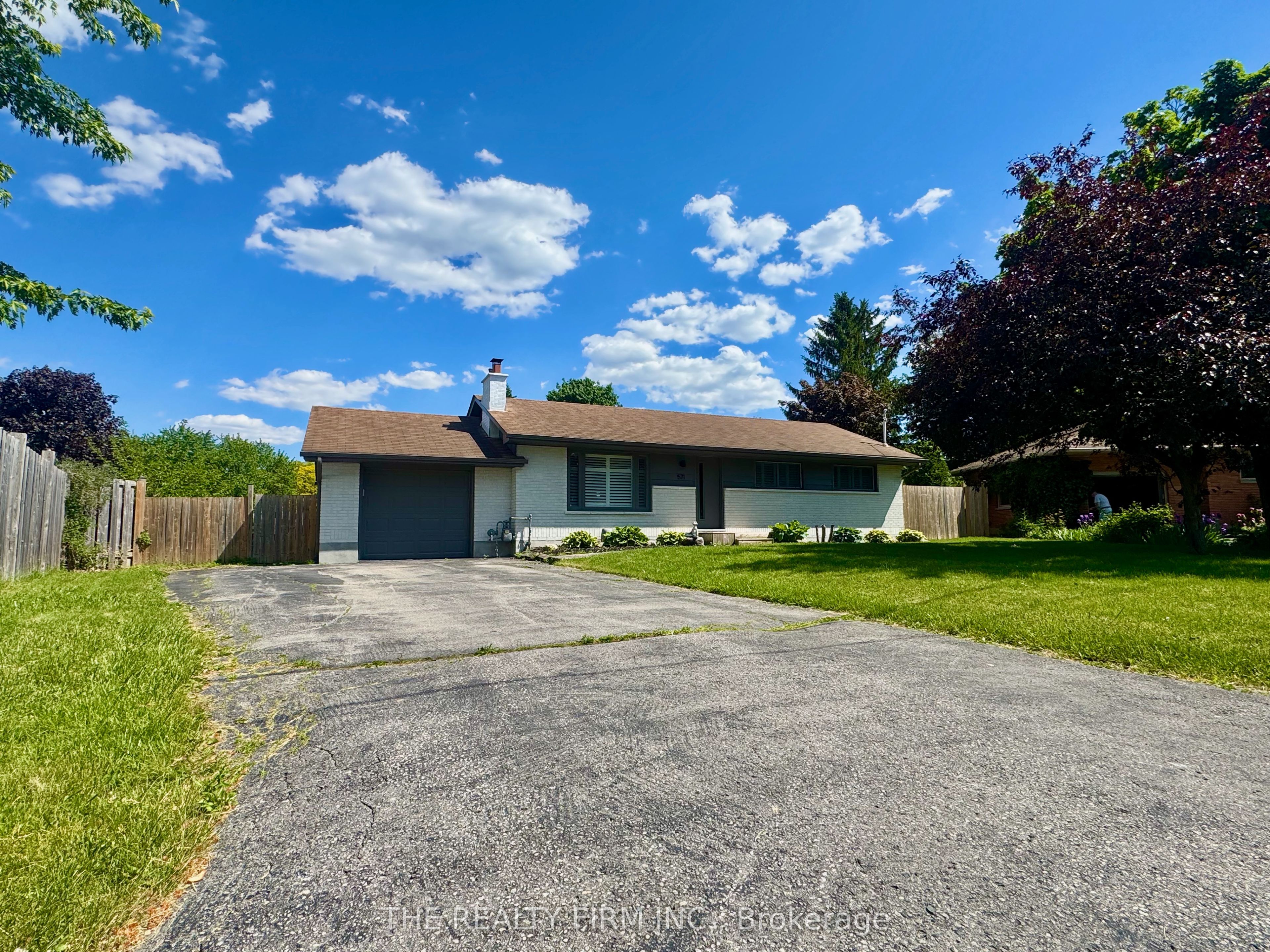 571 Everglade Crescent, London North, ON N6H 2W8