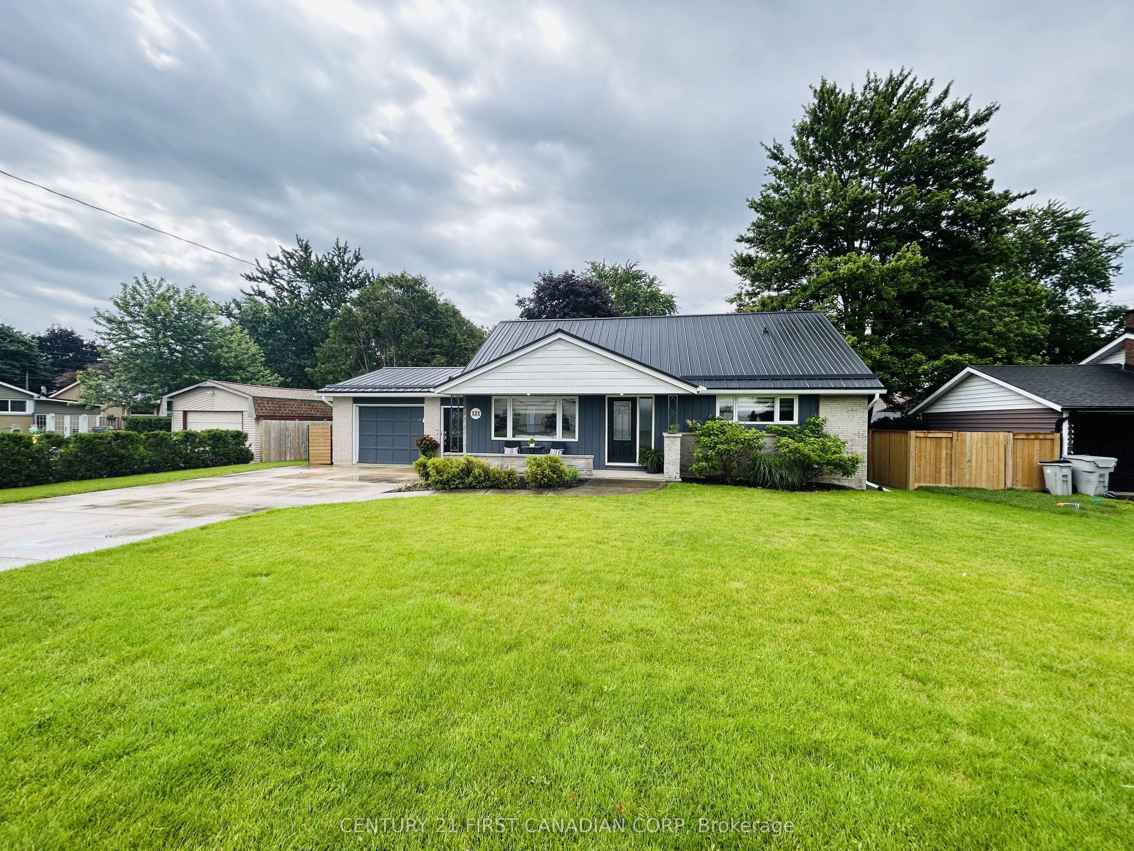 121 WELLINGTON Street W, South Huron, ON N0M 1S2