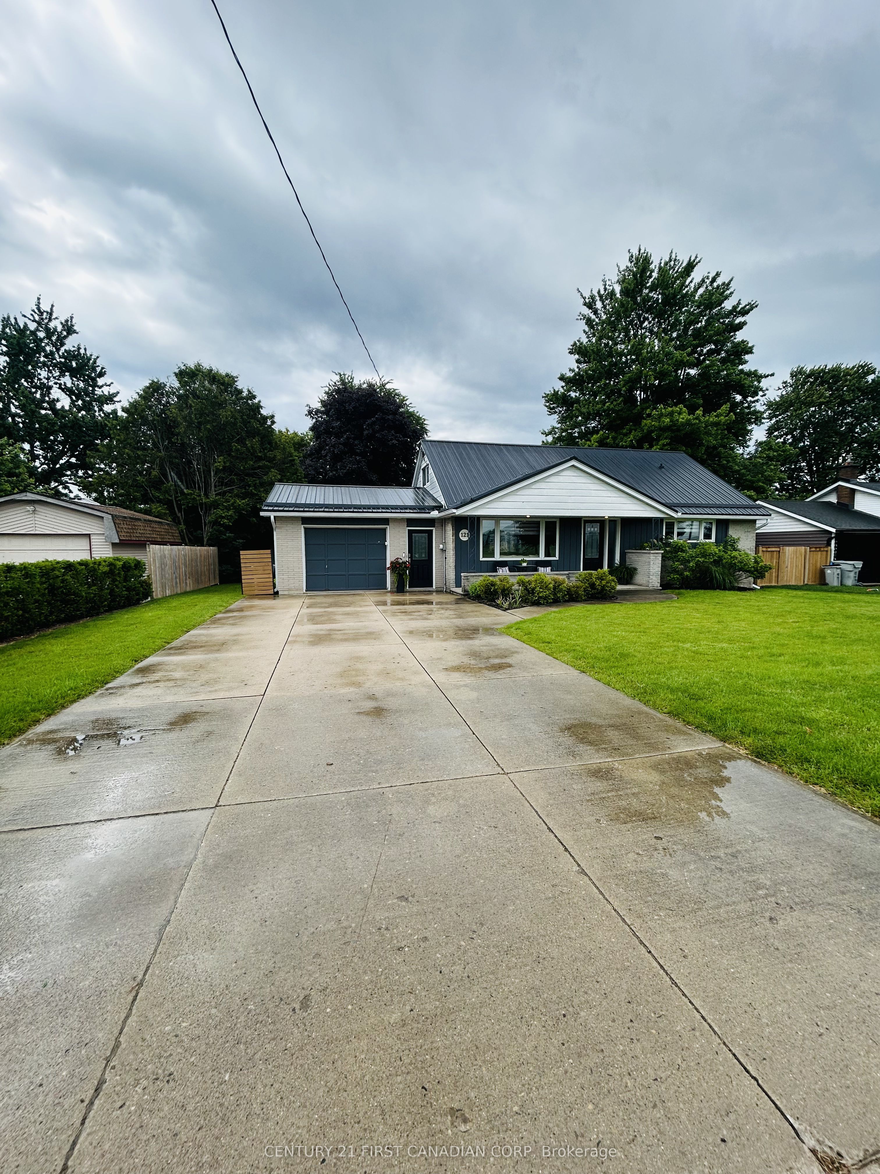 121 WELLINGTON Street W, South Huron, ON N0M 1S2 photo 3