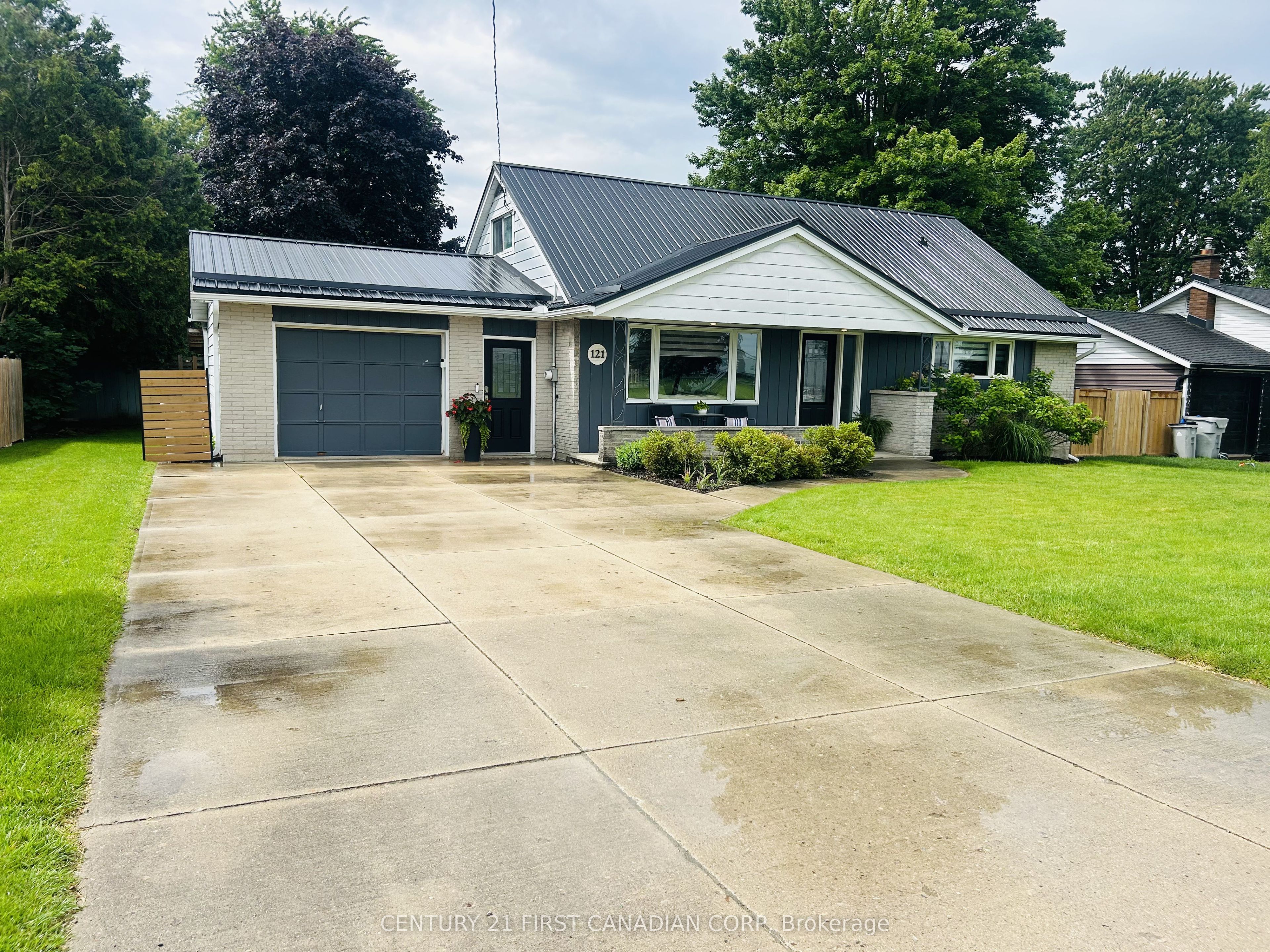 121 WELLINGTON Street W, South Huron, ON N0M 1S2 photo 4