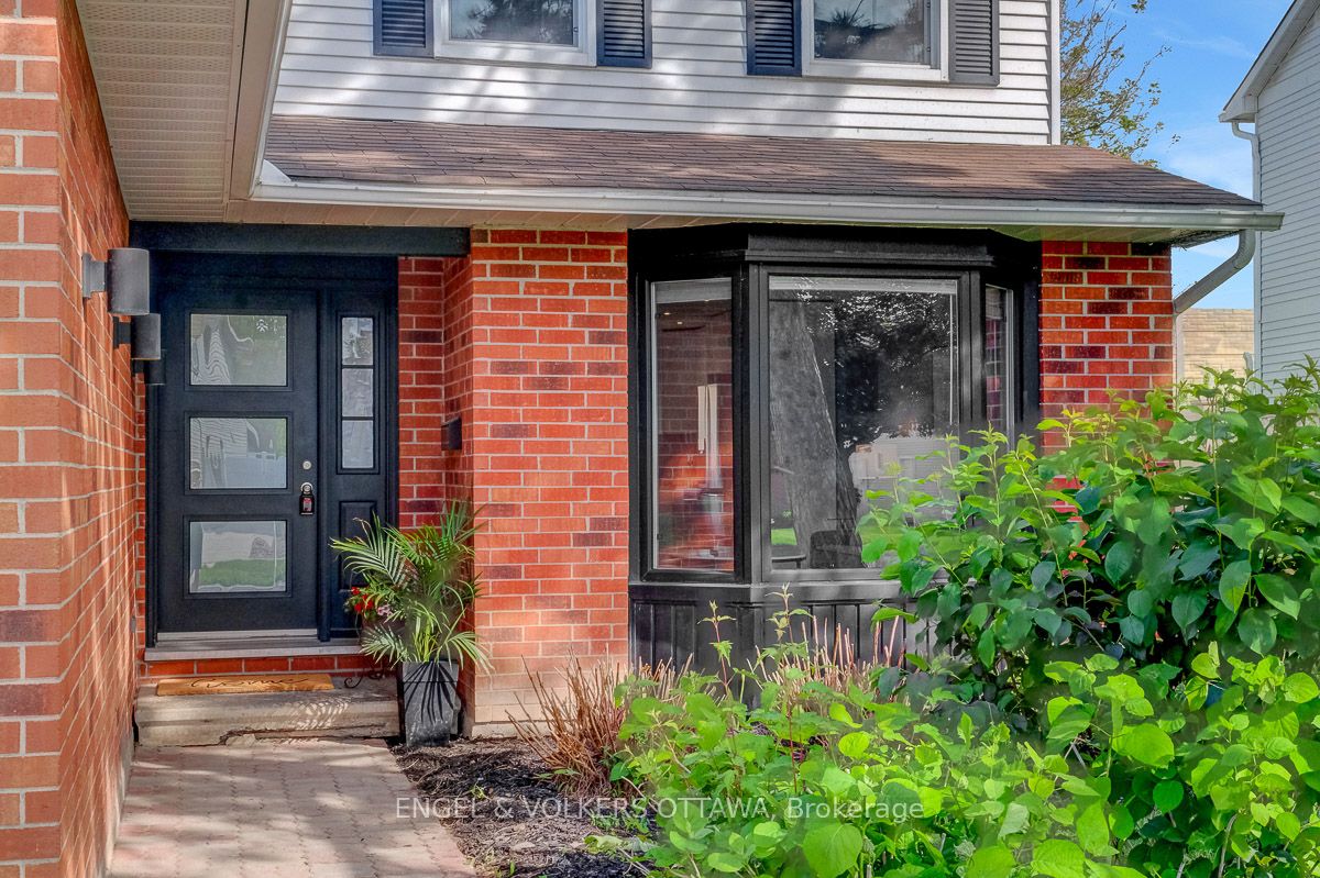 6138 Vineyard Drive, Orleans - Convent Glen and Area, ON K1C 2N6 photo 4