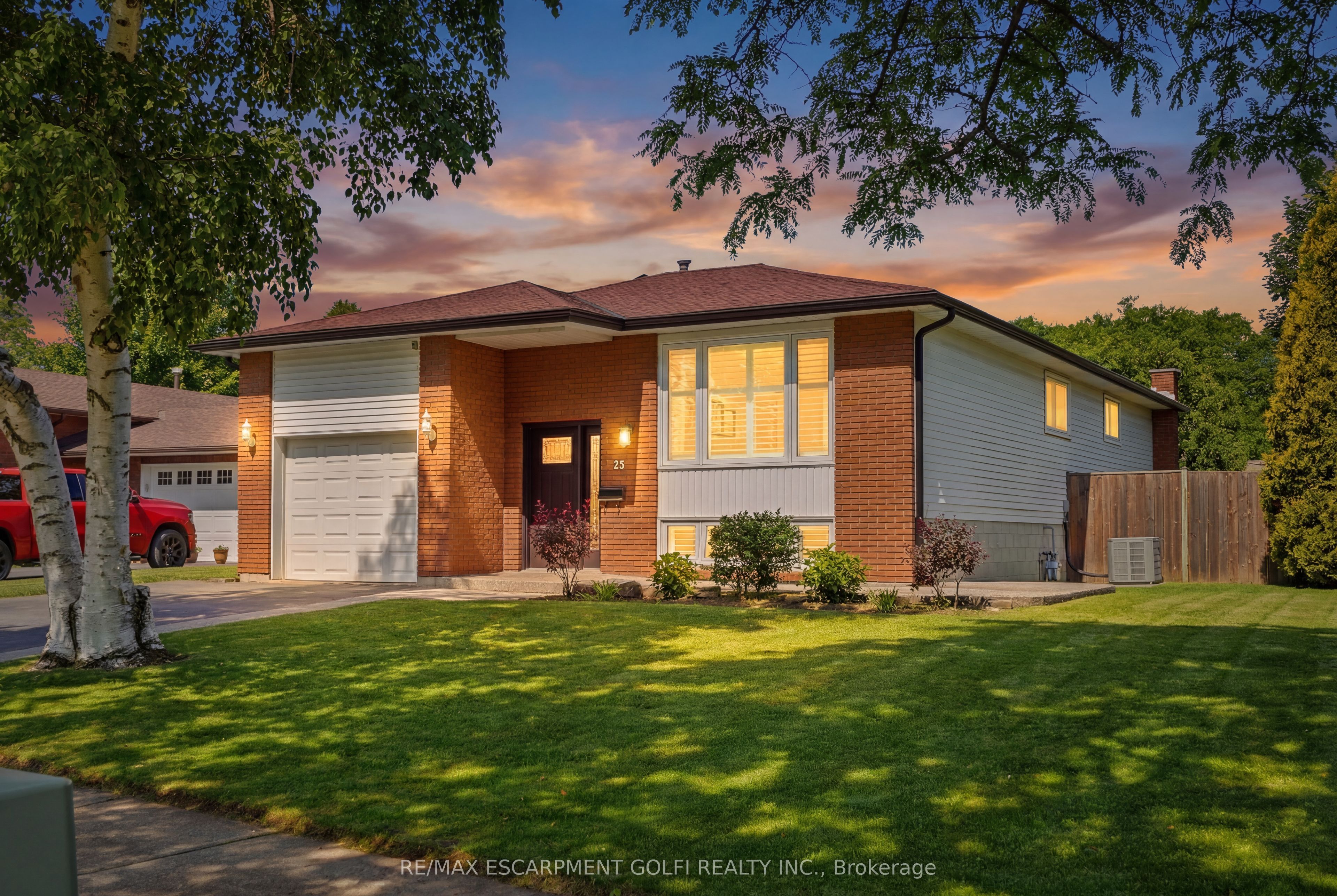 33 Debora Drive, Grimsby, ON L3M 4J1