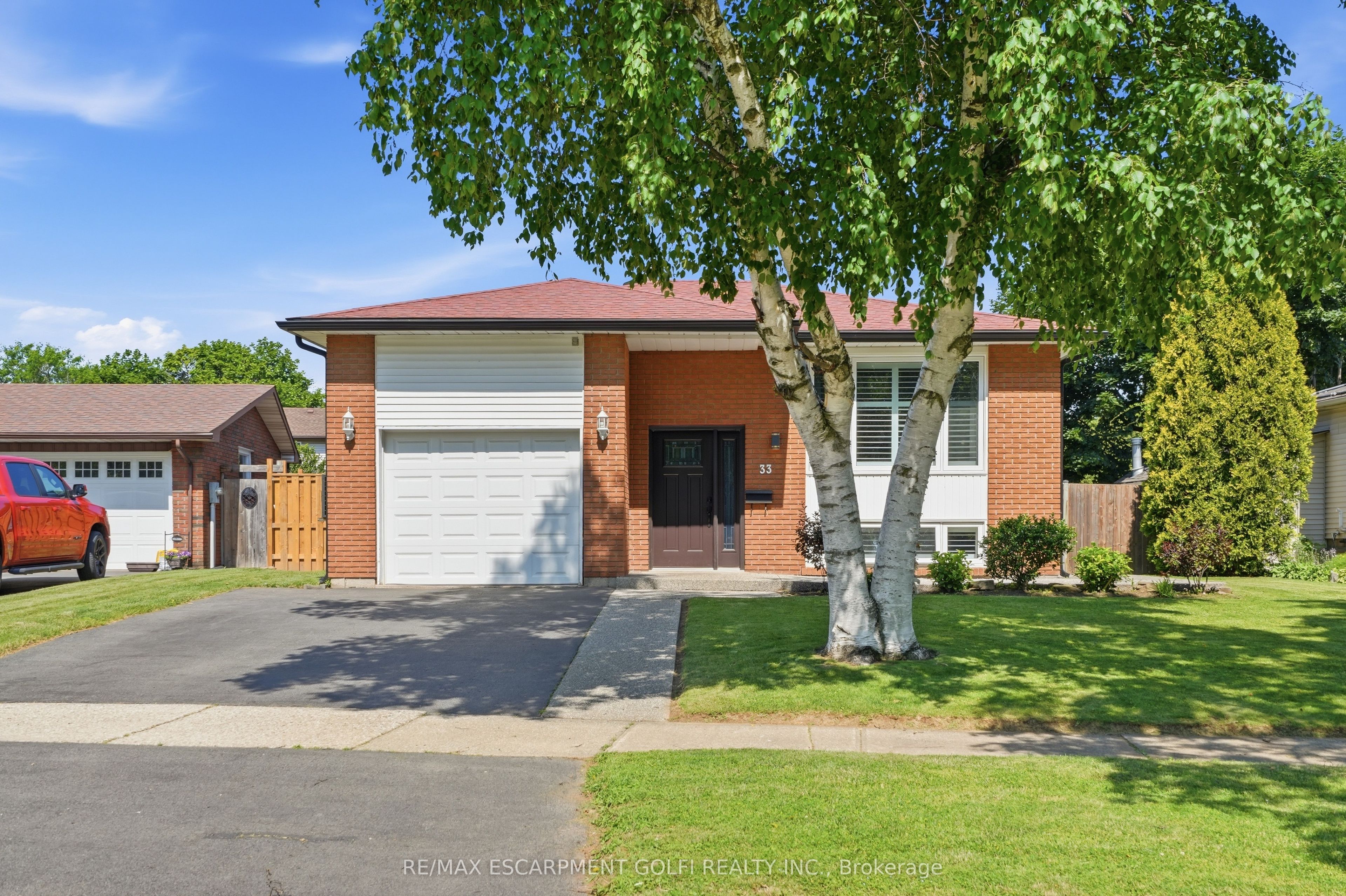 33 Debora Drive, Grimsby, ON L3M 4J1 photo 2