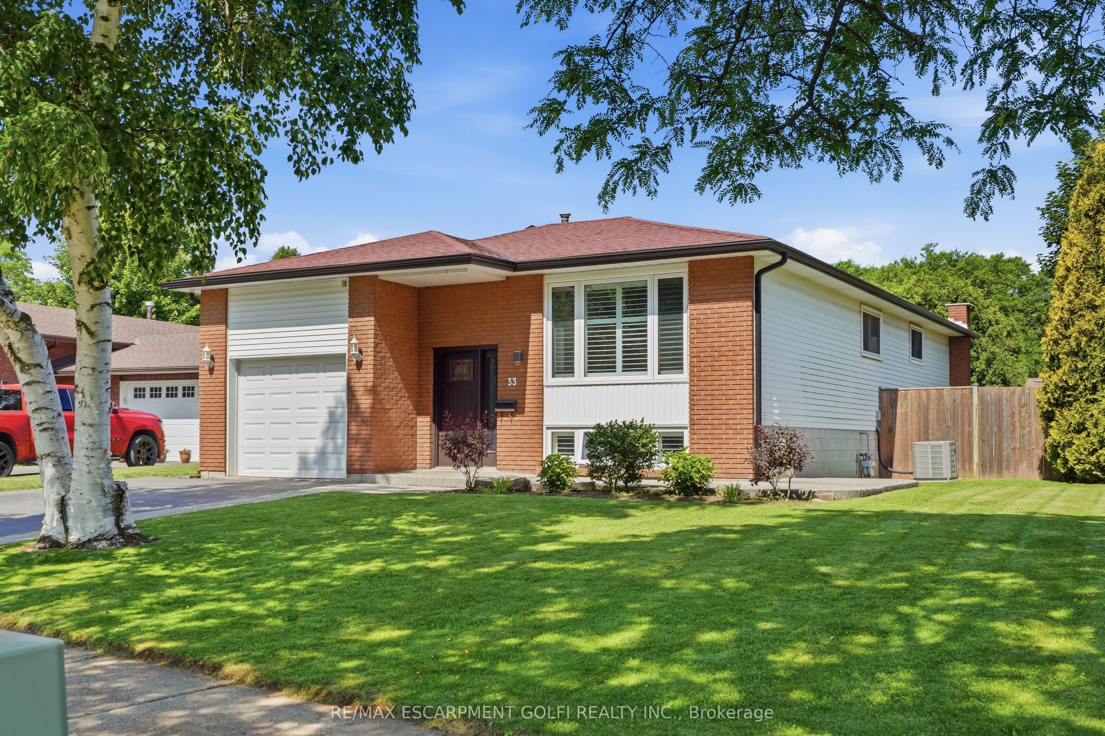 33 Debora Drive, Grimsby, ON L3M 4J1 photo 3