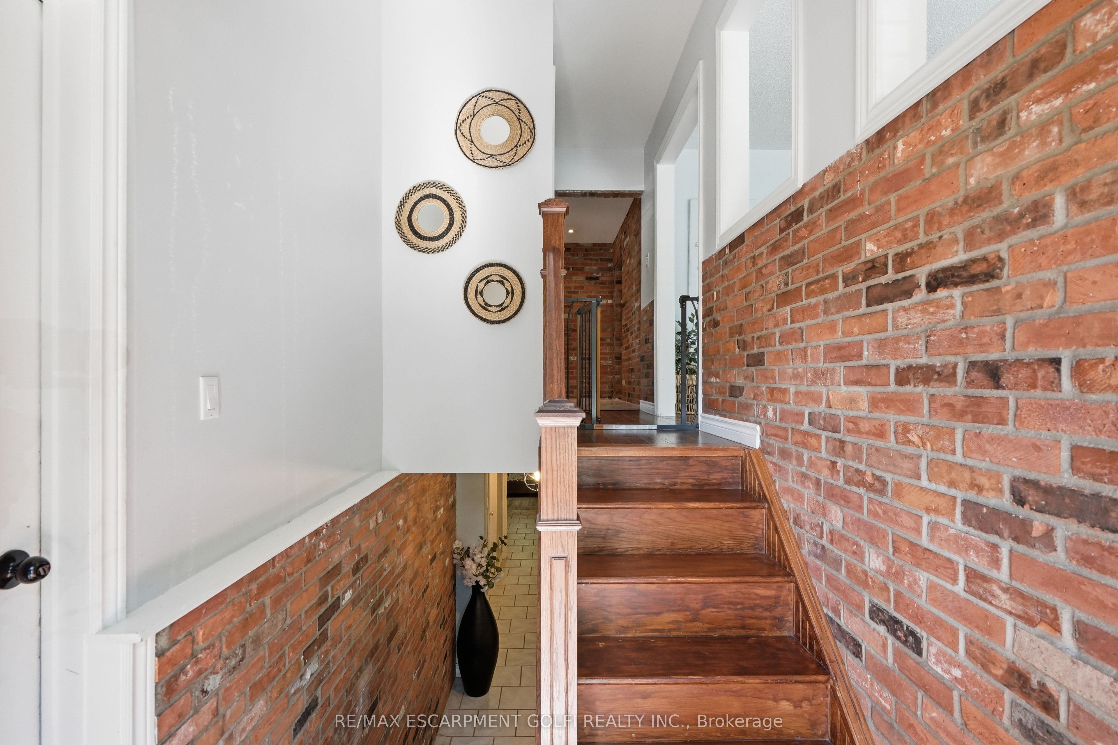 33 Debora Drive, Grimsby, ON L3M 4J1 photo 4