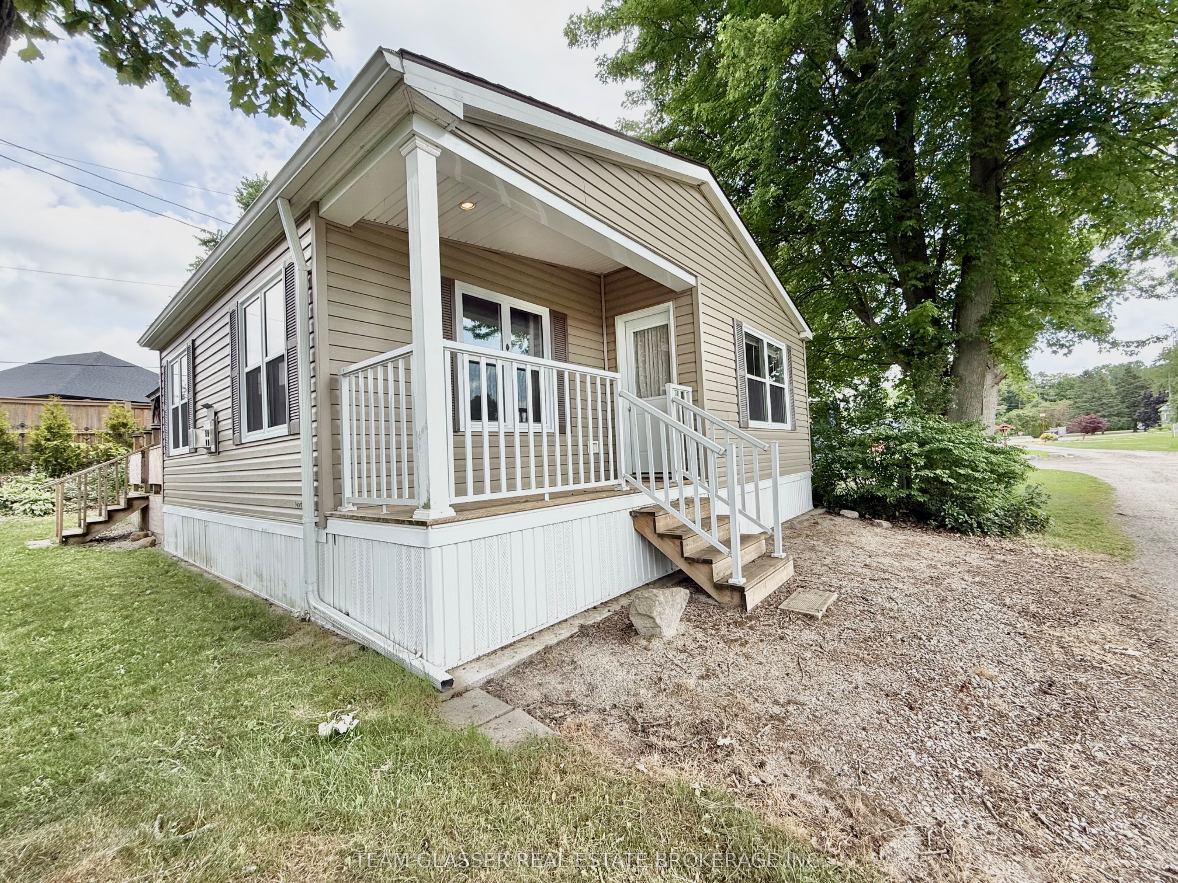 24749 Park Street 2, Strathroy-Caradoc, ON N7G 3H5 photo 3