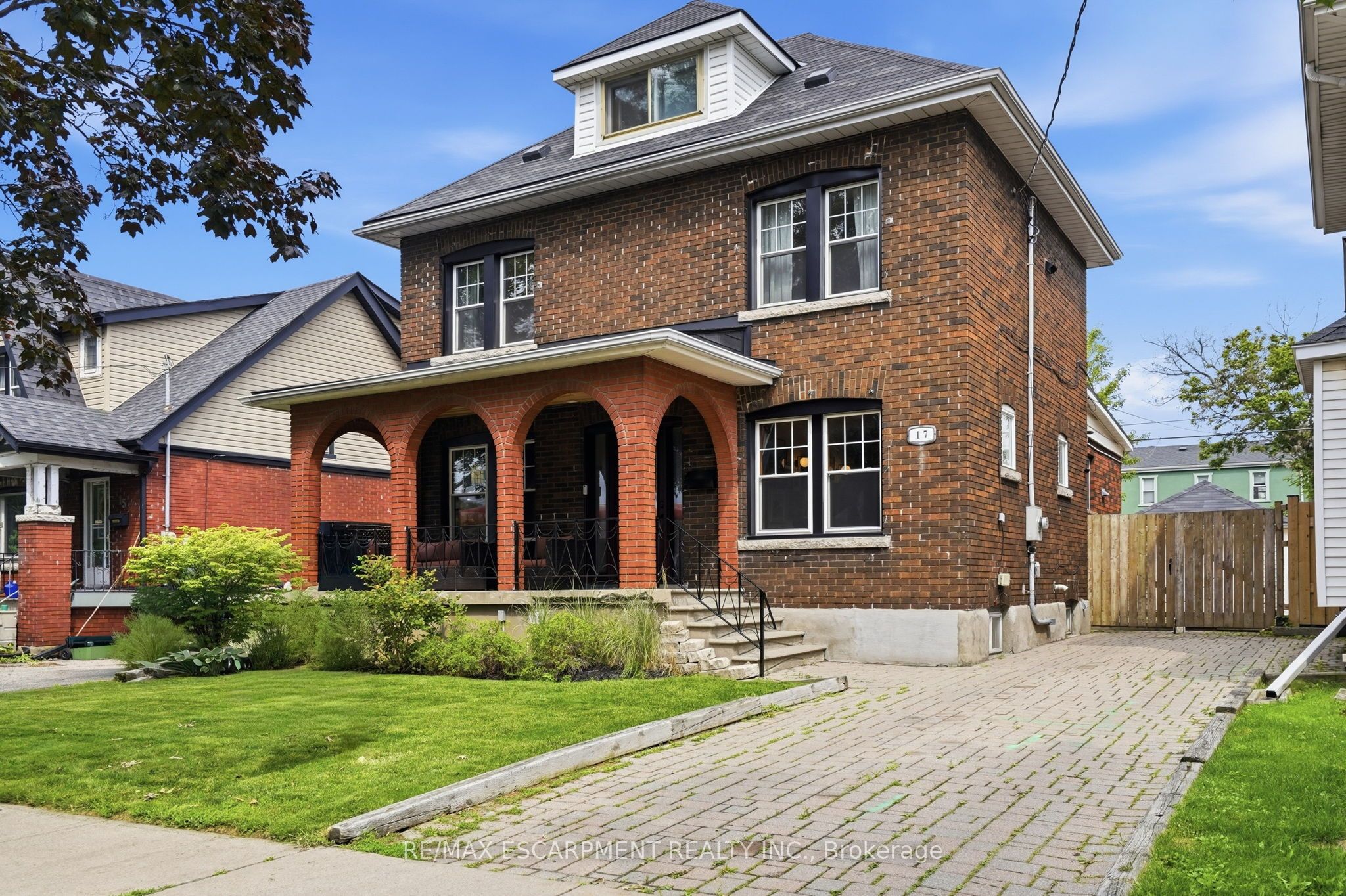17 Tuxedo Avenue S, Hamilton, ON L8K 2R7 photo 2