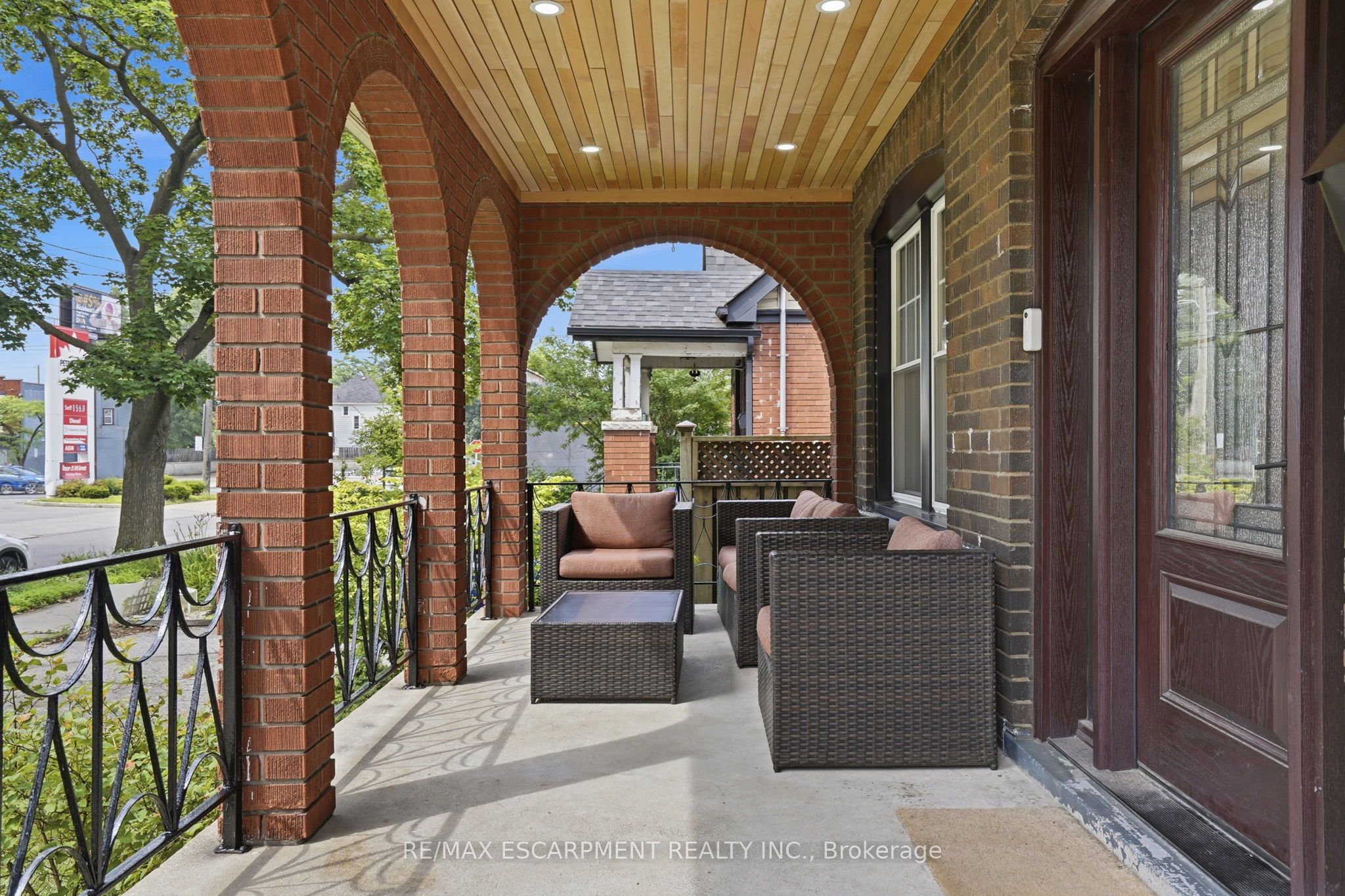 17 Tuxedo Avenue S, Hamilton, ON L8K 2R7 photo 3