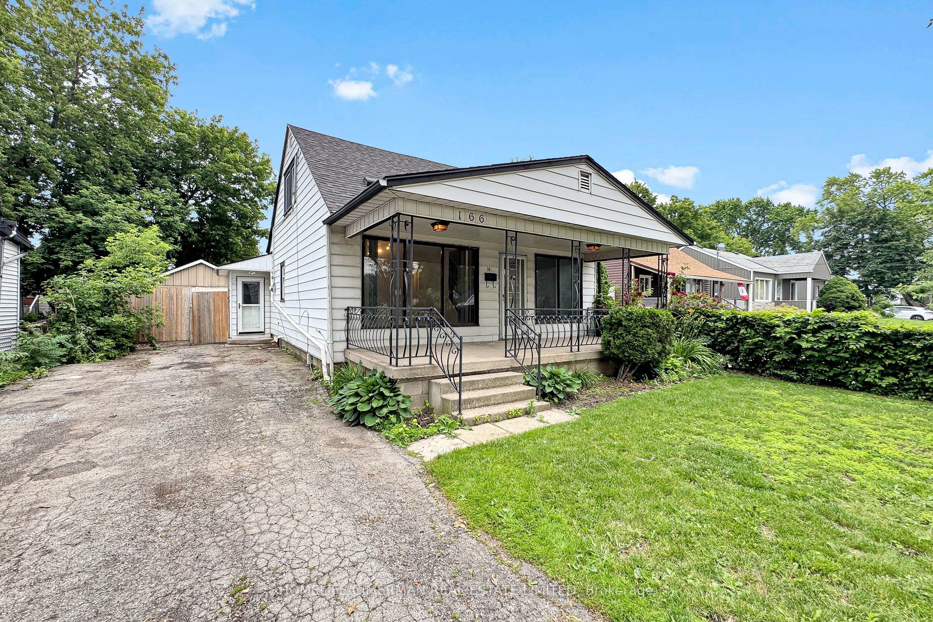 166 Normanhurst Avenue, Hamilton, ON L6H 5M8