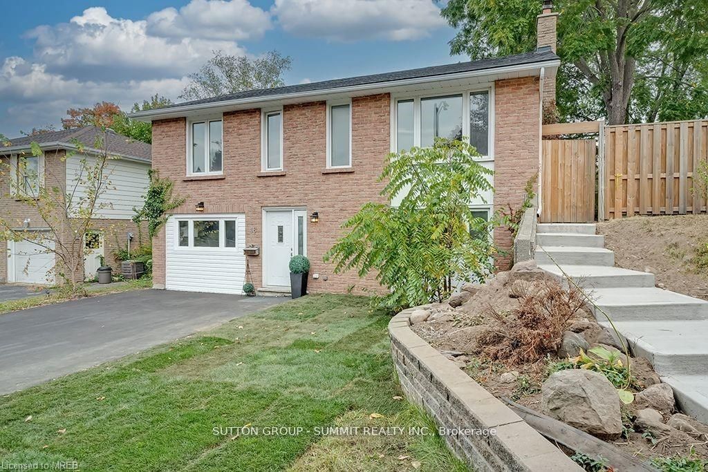 16 Upper Canada Drive Upper, Kitchener, ON N2P 1E5 photo 2