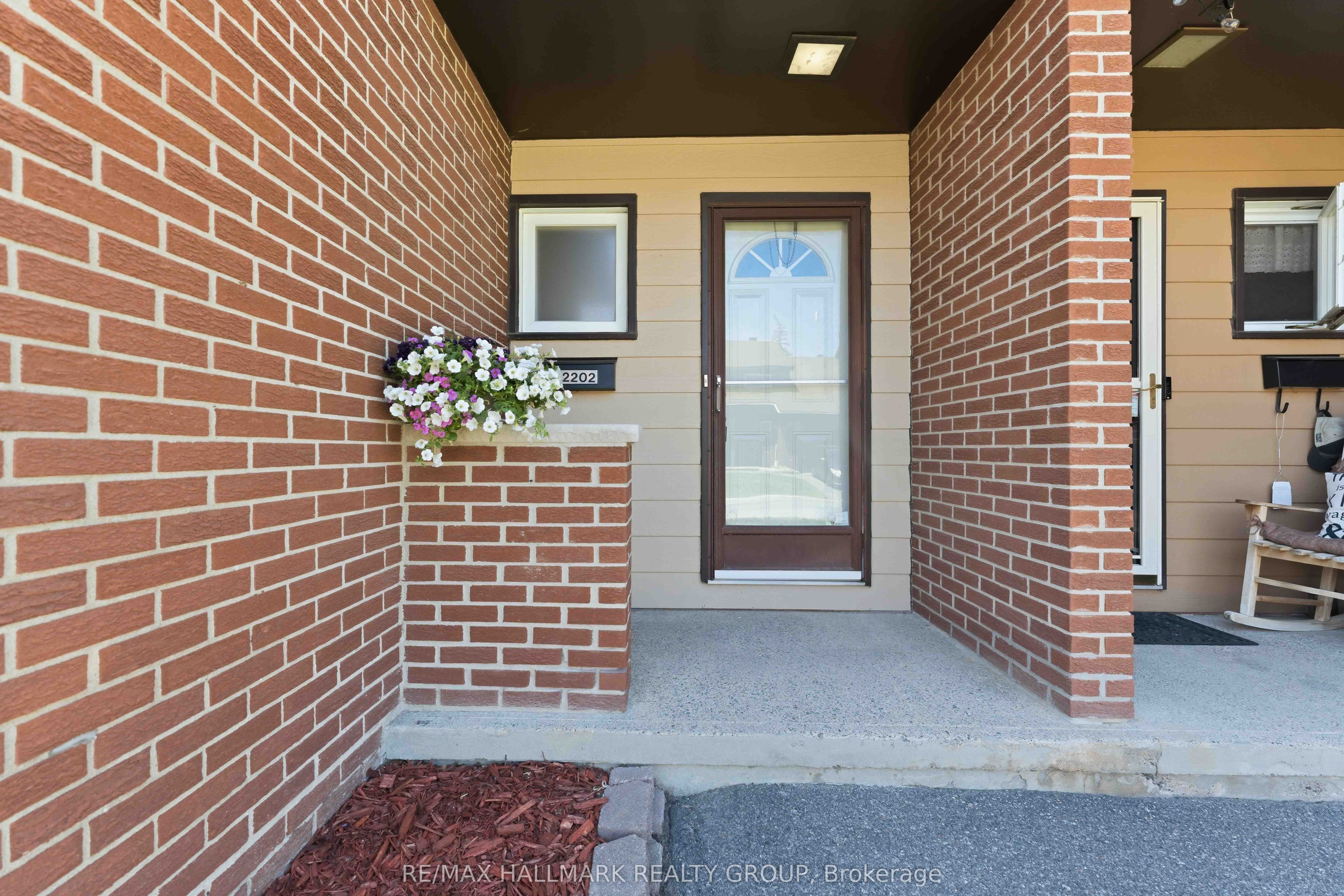 2202 Orient Park Drive 48, Blackburn Hamlet, ON K1B 4W2 photo 2