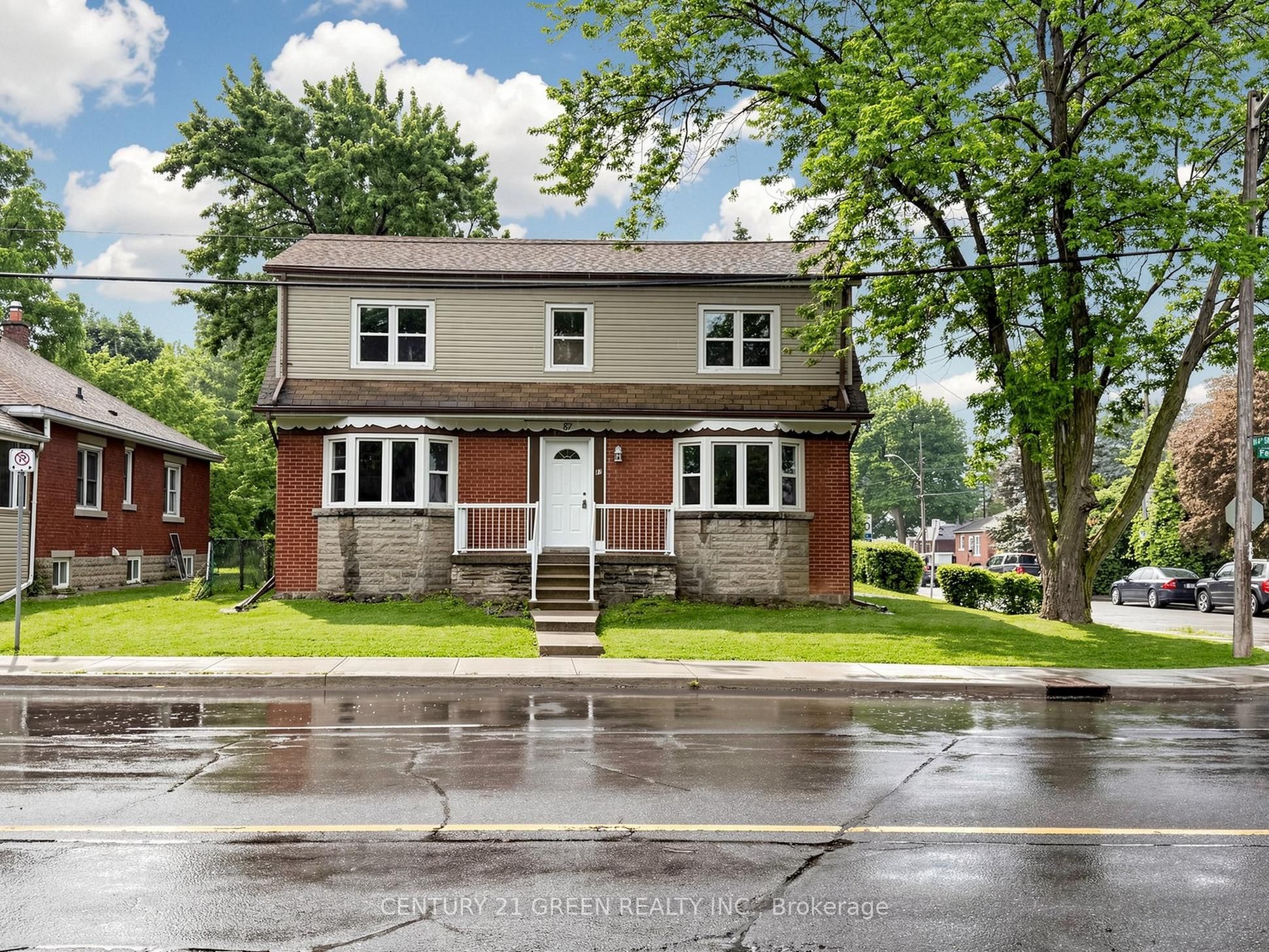 87 Fennell Avenue W, Hamilton, ON L9A 1R8 photo 2