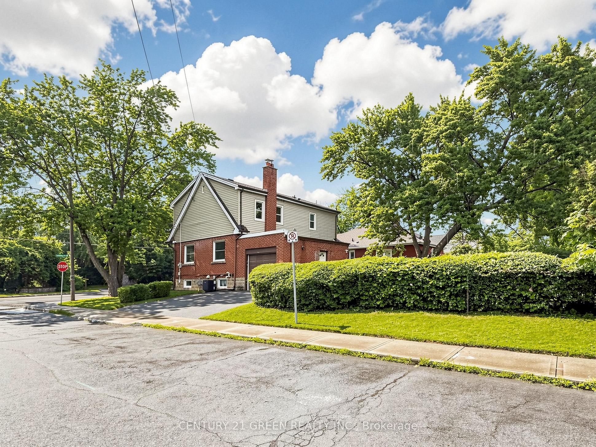87 Fennell Avenue W, Hamilton, ON L9A 1R8 photo 3