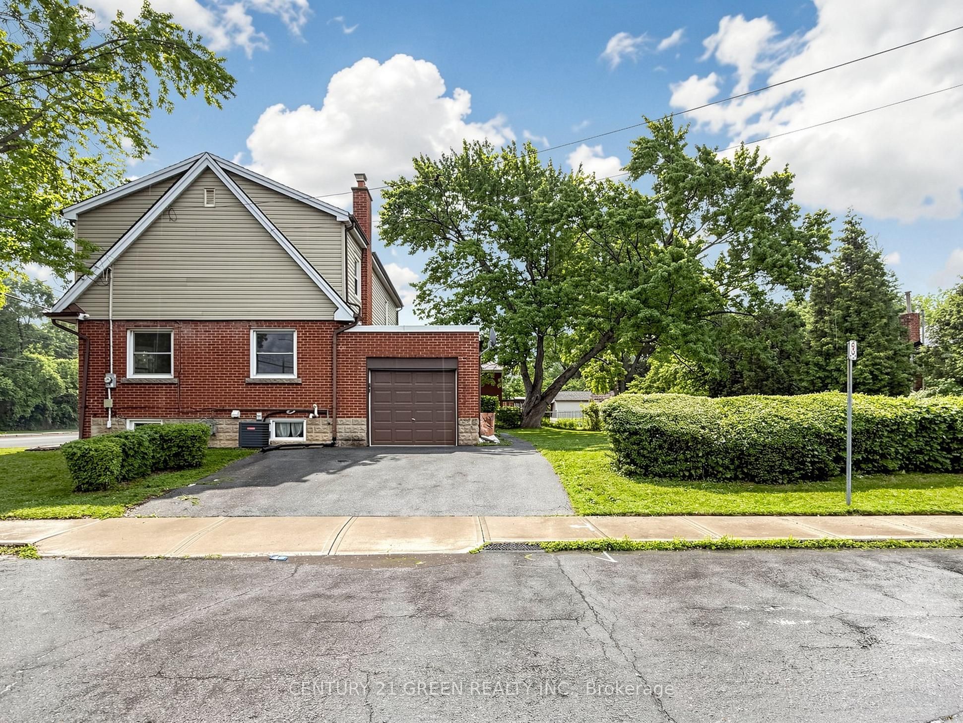 87 Fennell Avenue W, Hamilton, ON L9A 1R8 photo 5