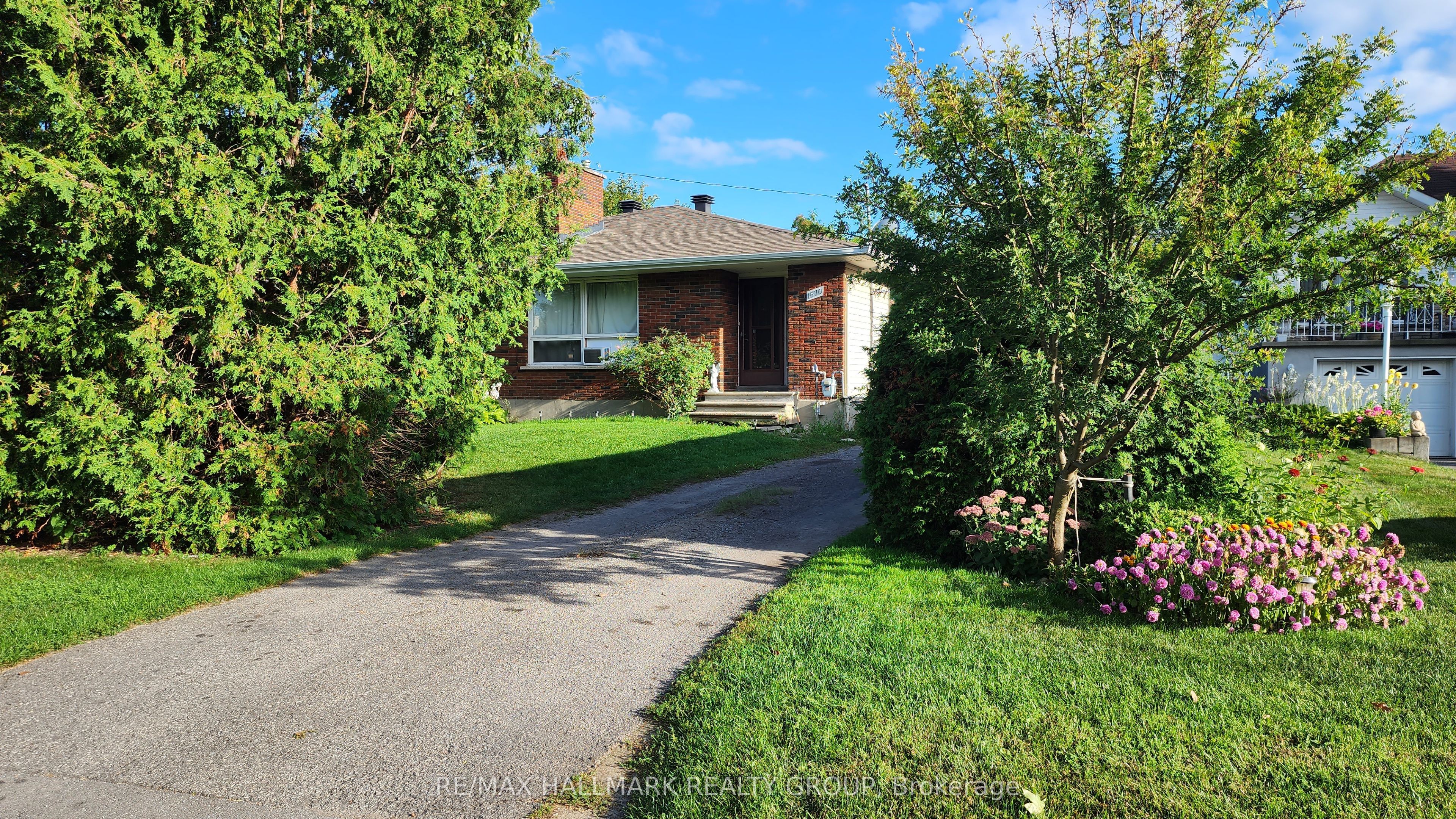 1570-1572 GOTH Avenue, Blossom Park - Airport and Area, ON K1T 1E4 photo 2