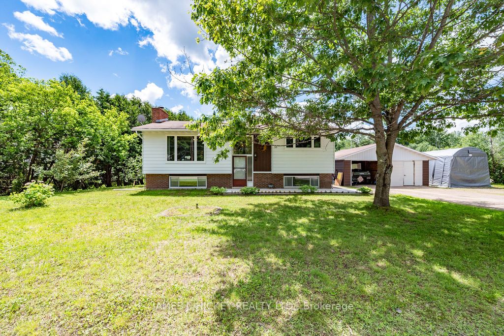39 Ottawa Street, Laurentian Hills, ON K0J 1J0
