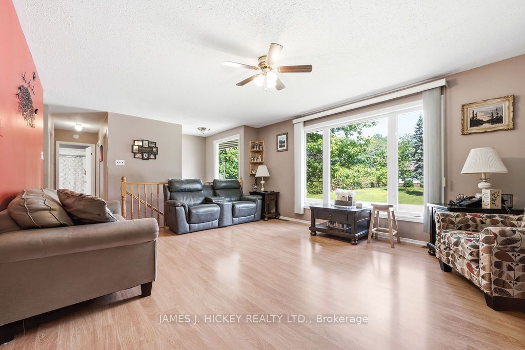 39 Ottawa Street, Laurentian Hills, ON K0J 1J0 photo 4