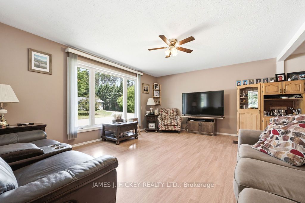 39 Ottawa Street, Laurentian Hills, ON K0J 1J0 photo 5