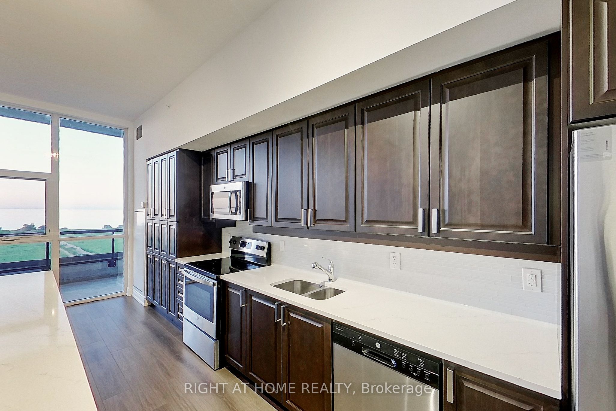 550 North Service Road 912, Grimsby, ON L3M 0H9 photo 4