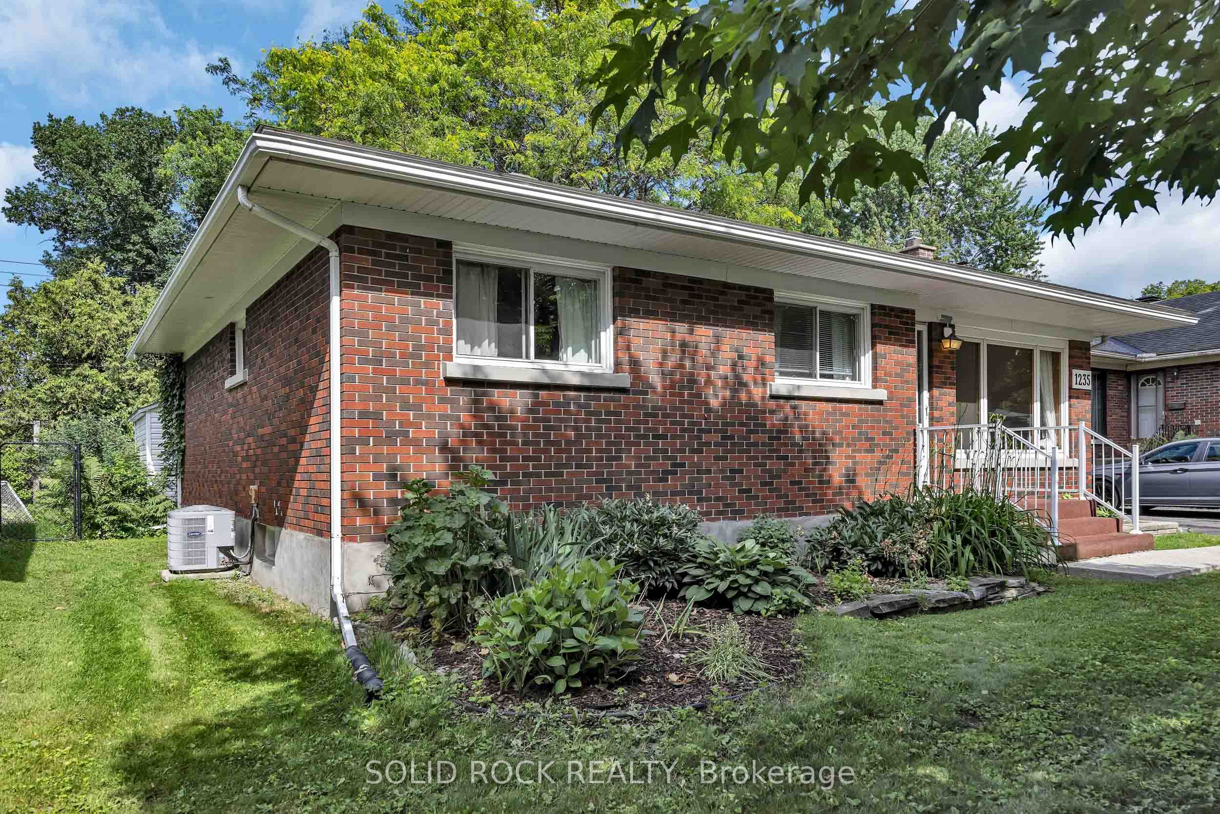 1235 Major Street, Belair Park - Copeland Park and Area, ON K2C 2S3 photo 2