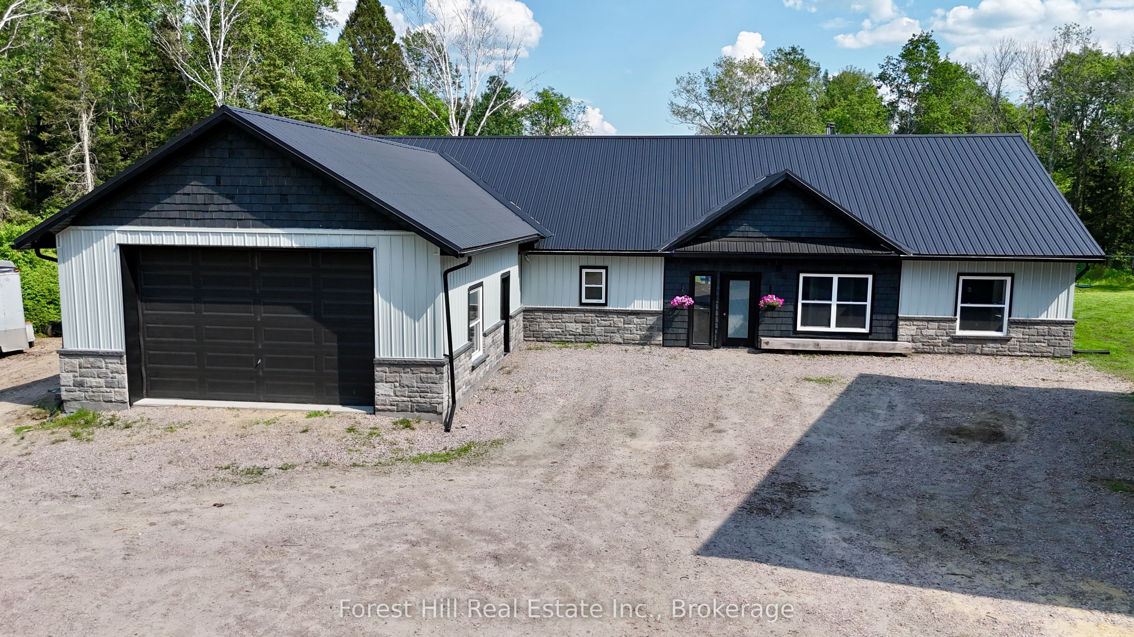 107 Hunt Line, Powassan, ON P0H 1Z0 photo 2