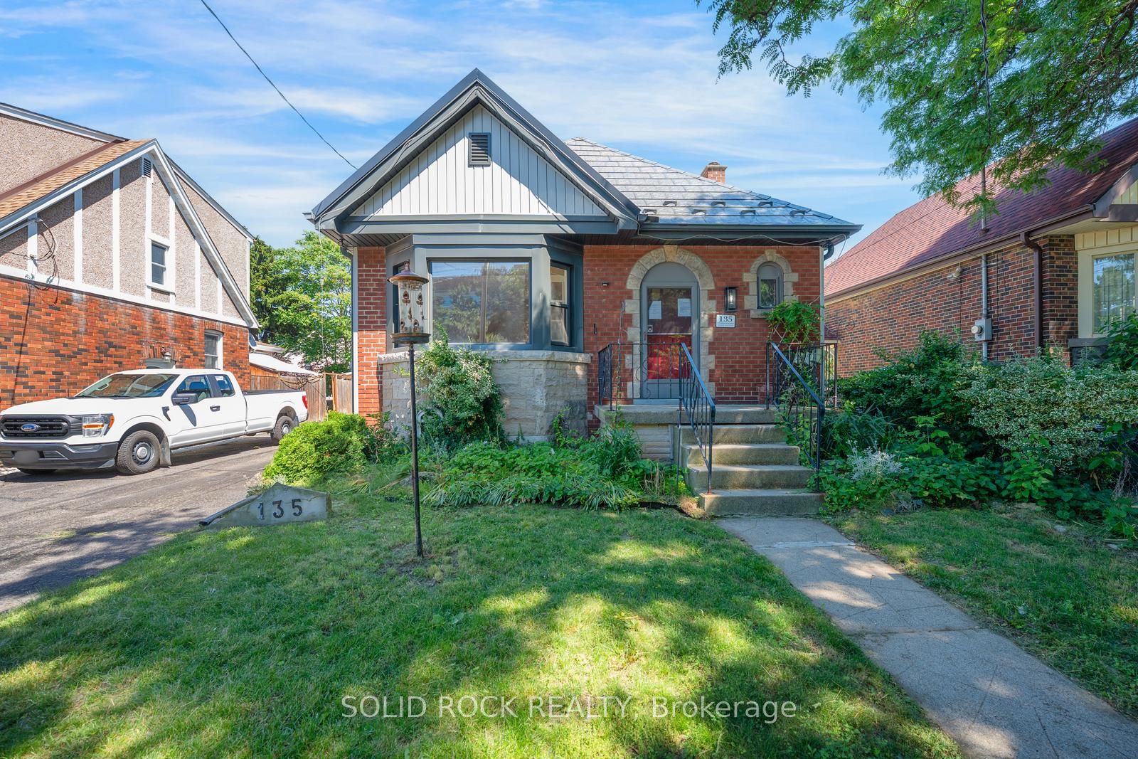 135 Wexford Avenue S, Hamilton, ON L8K 2N9