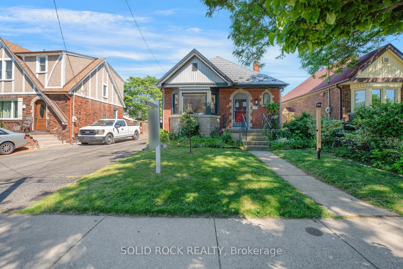 135 Wexford Avenue S, Hamilton, ON L8K 2N9 photo 2