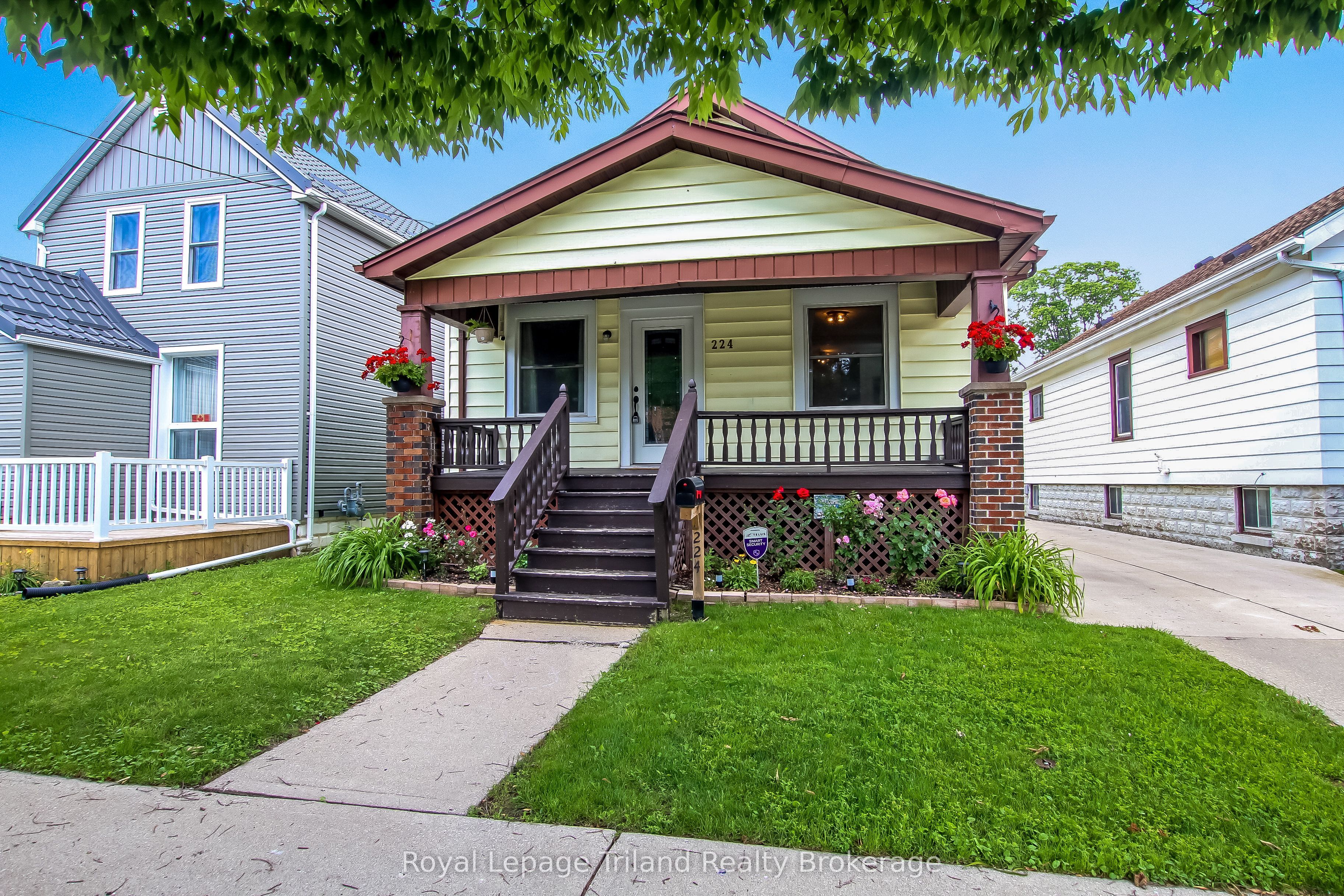 224 Harkness Street, Sarnia, ON N7T 3H4 photo 2