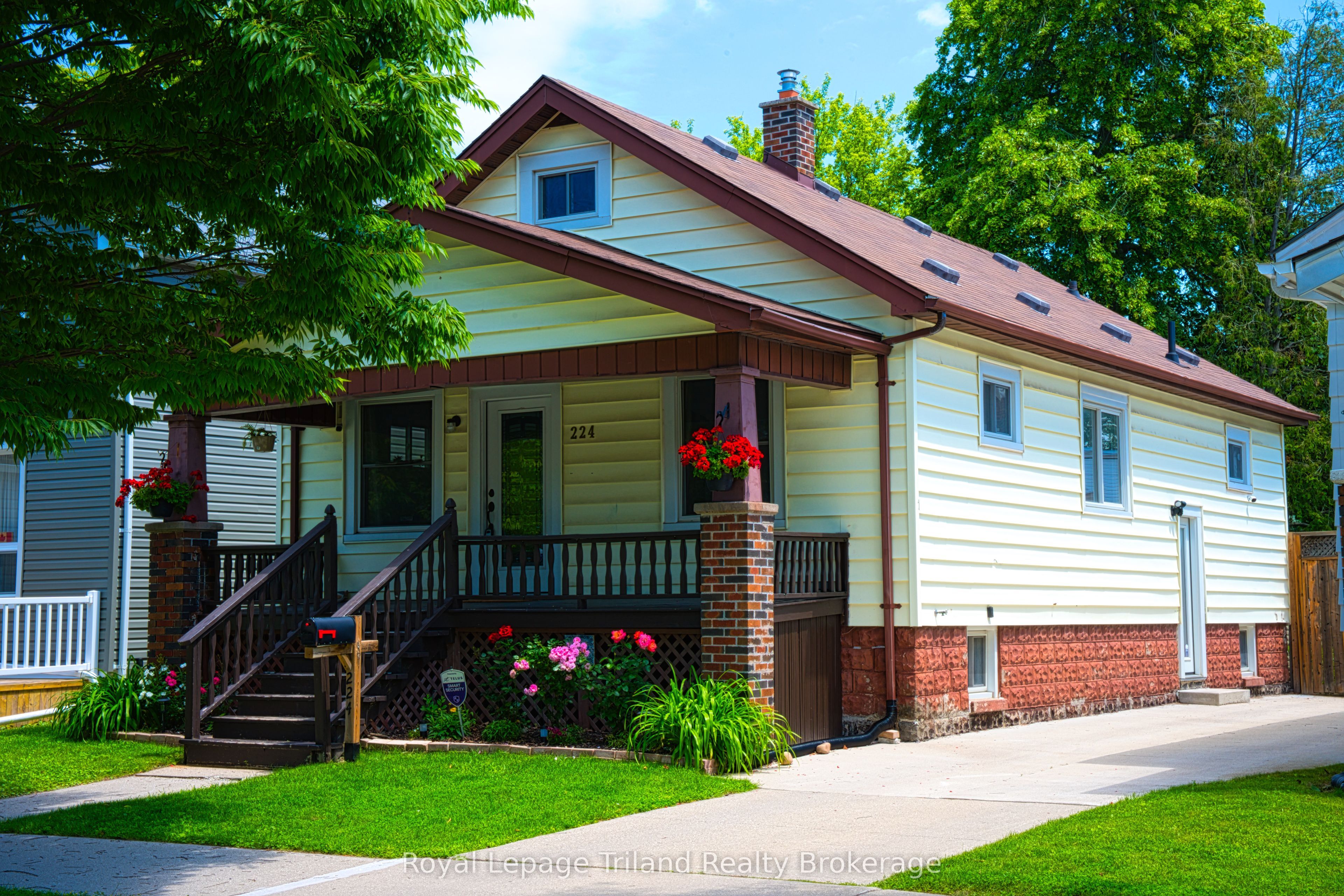 224 Harkness Street, Sarnia, ON N7T 3H4 photo 3