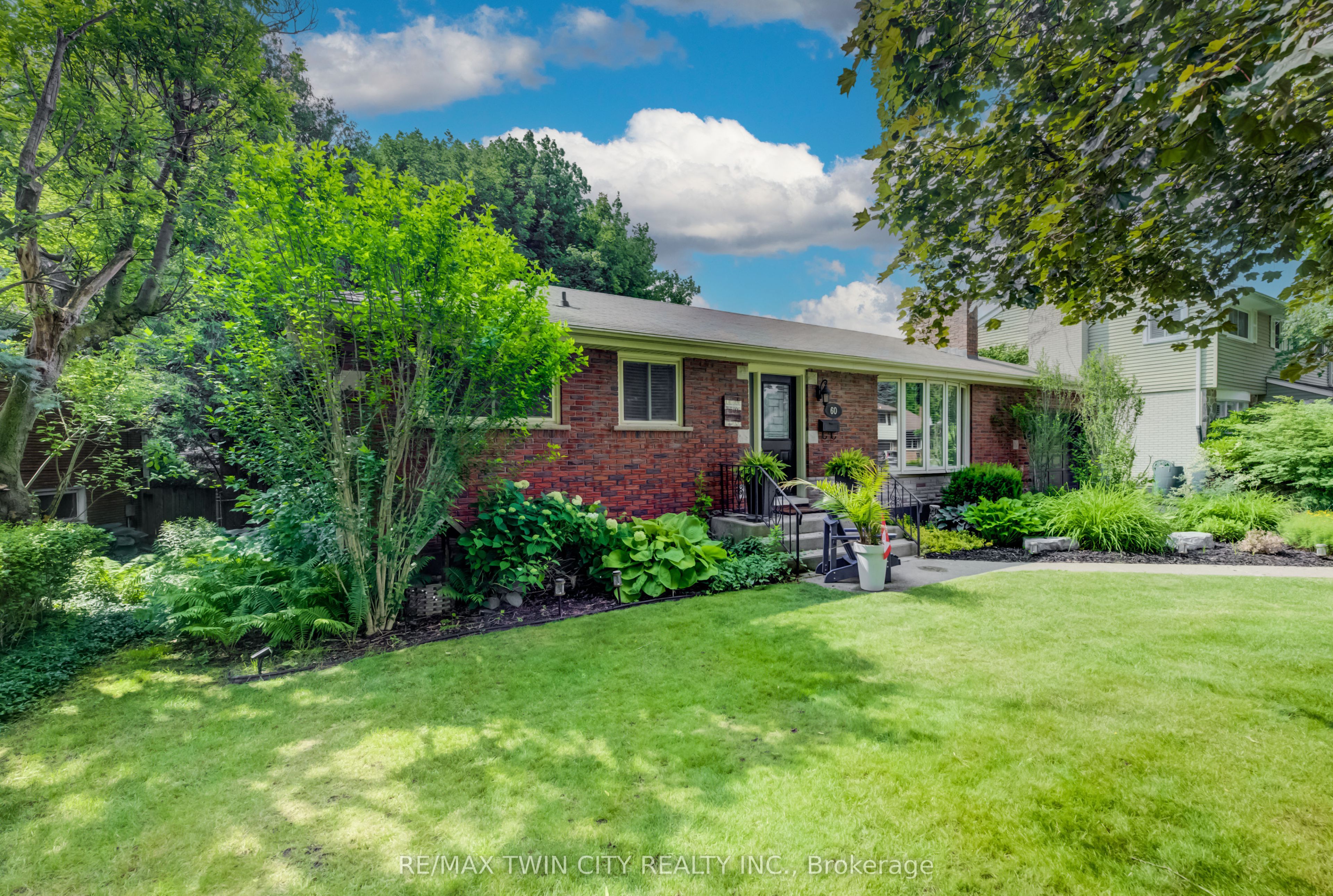 60 Driftwood Drive, Brantford, ON N3R 3K4