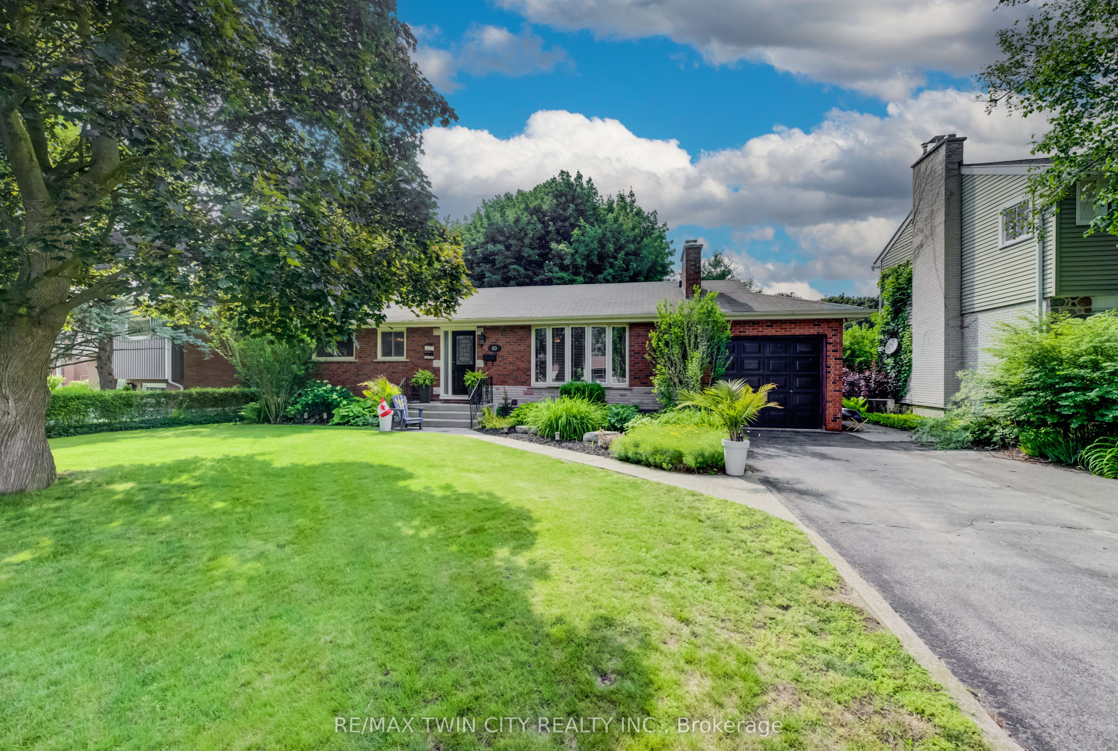 60 Driftwood Drive, Brantford, ON N3R 3K4 photo 2