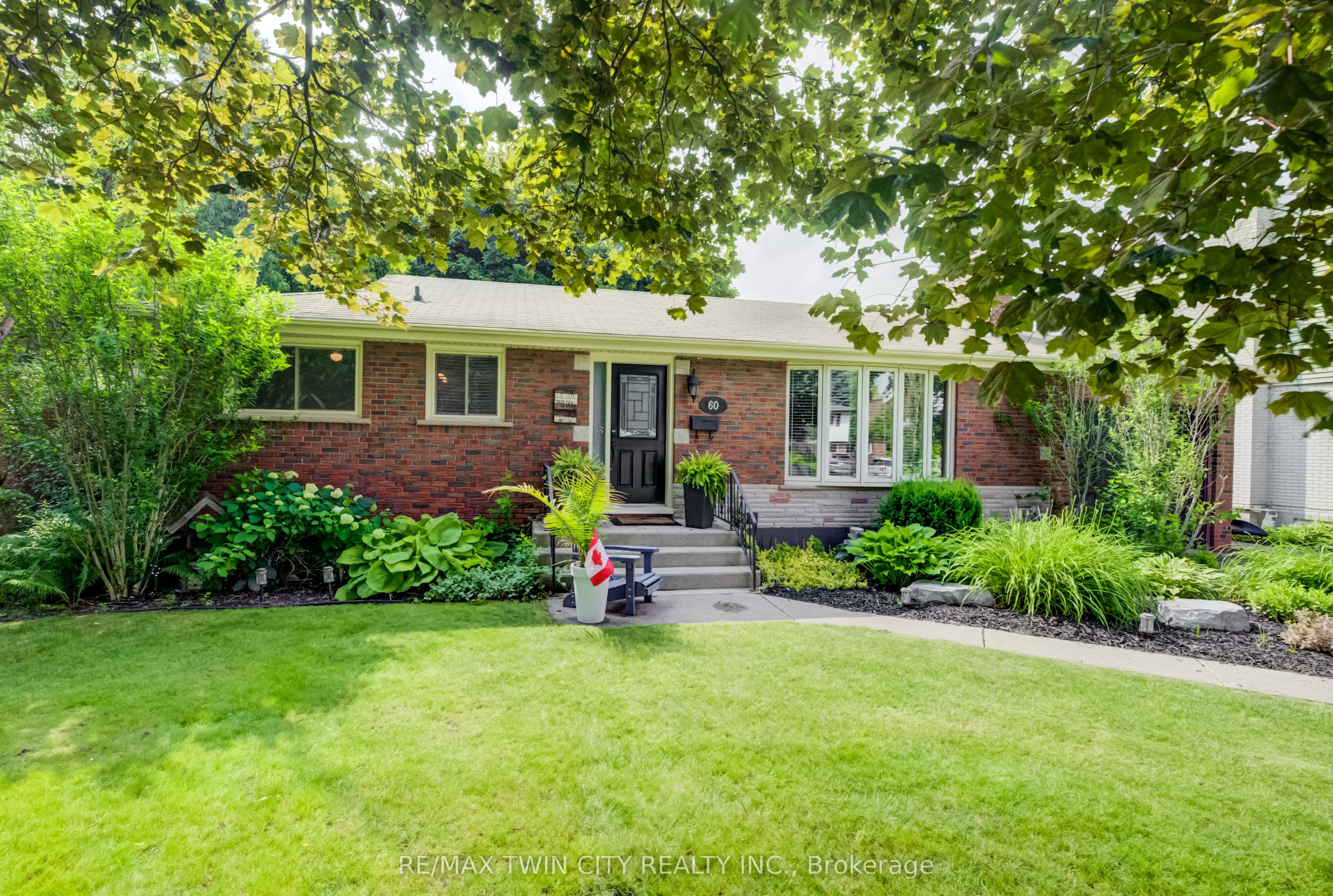 60 Driftwood Drive, Brantford, ON N3R 3K4 photo 3