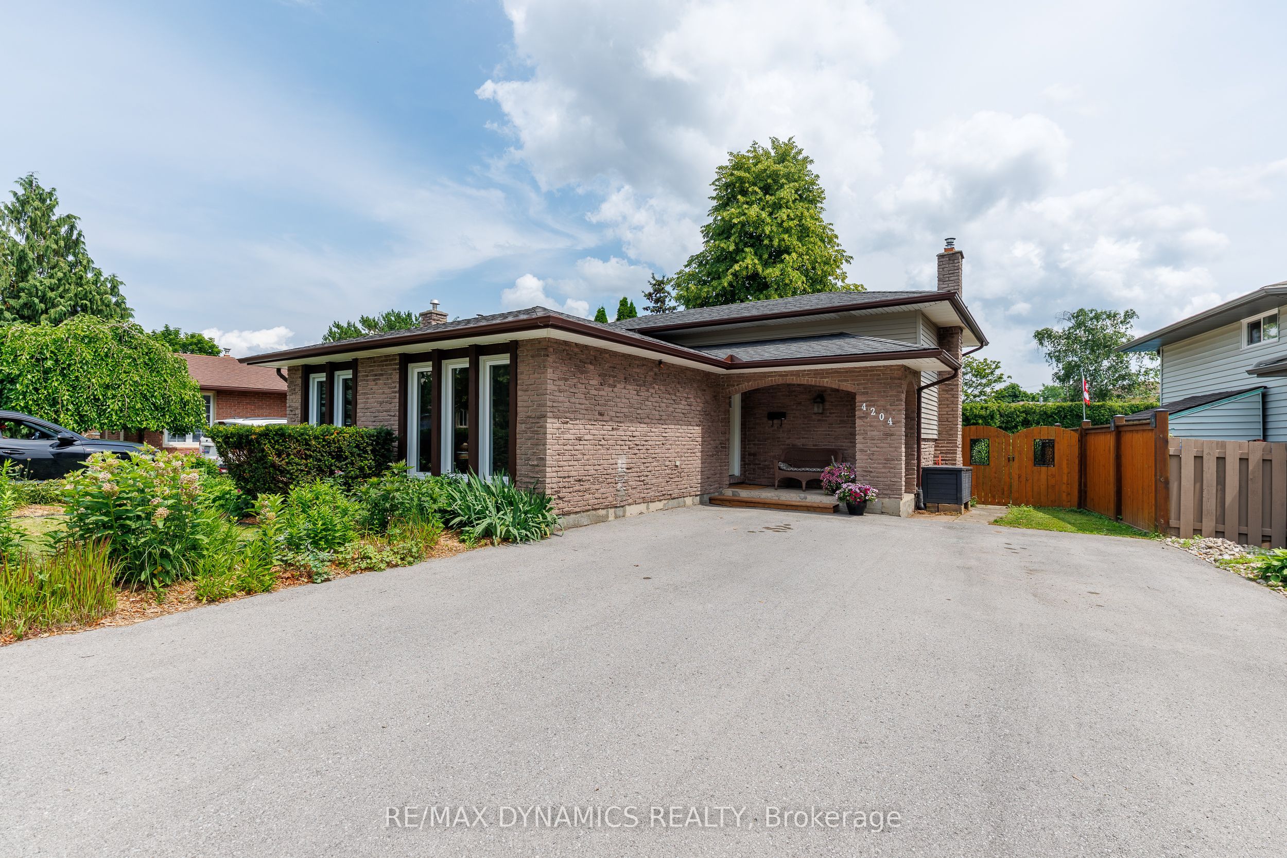 4204 Brookdale Drive, Niagara Falls, ON L2H 2B5 photo 3